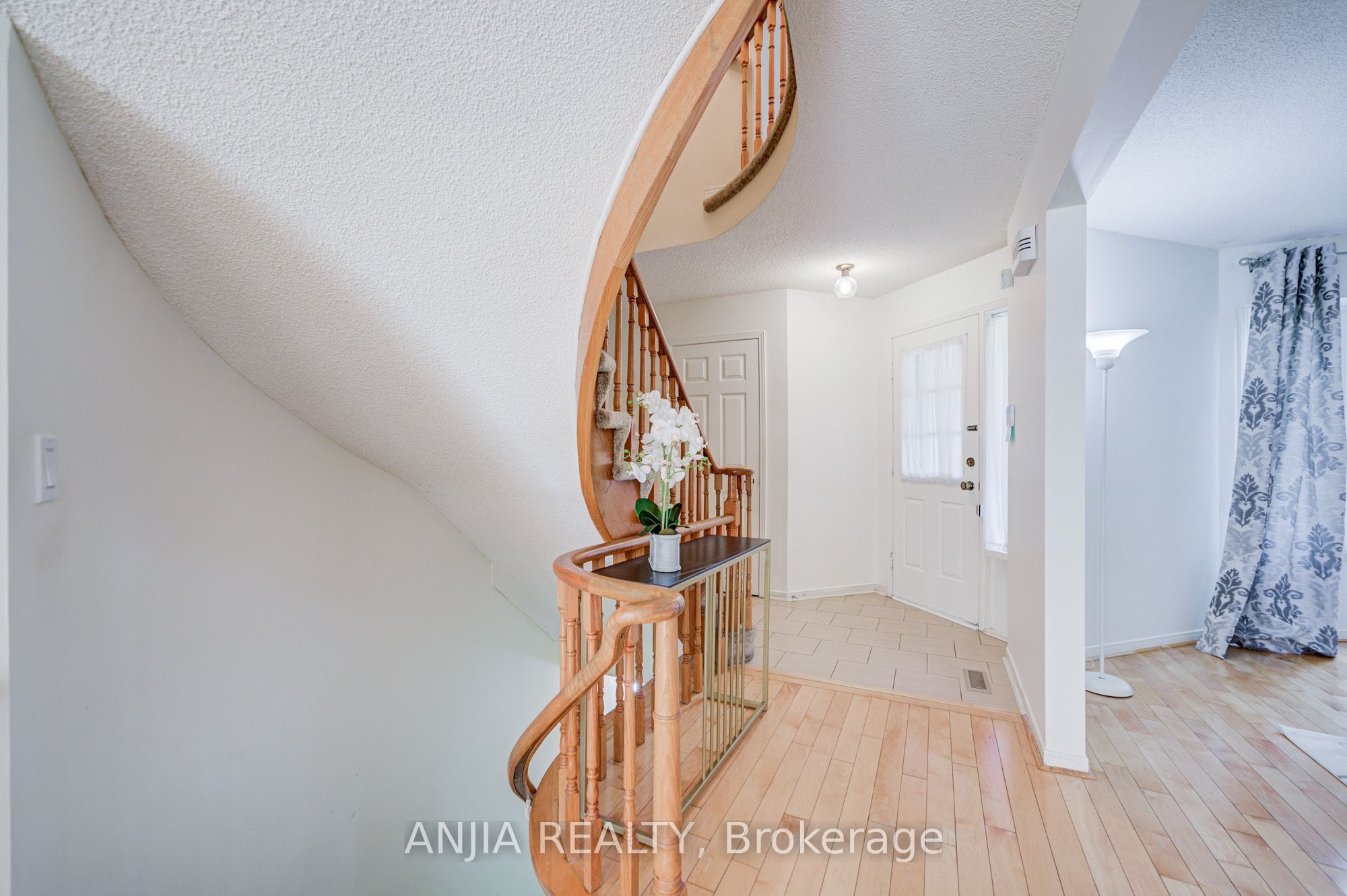 123 Chapel Park Square Property Photo 6