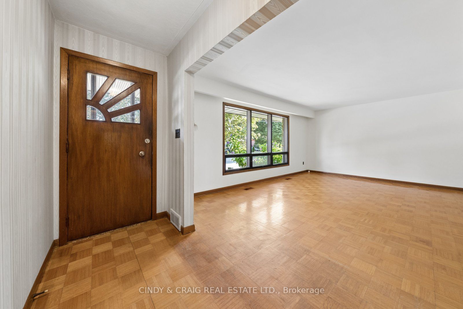 522 Dunkirk Avenue Property Photo 2