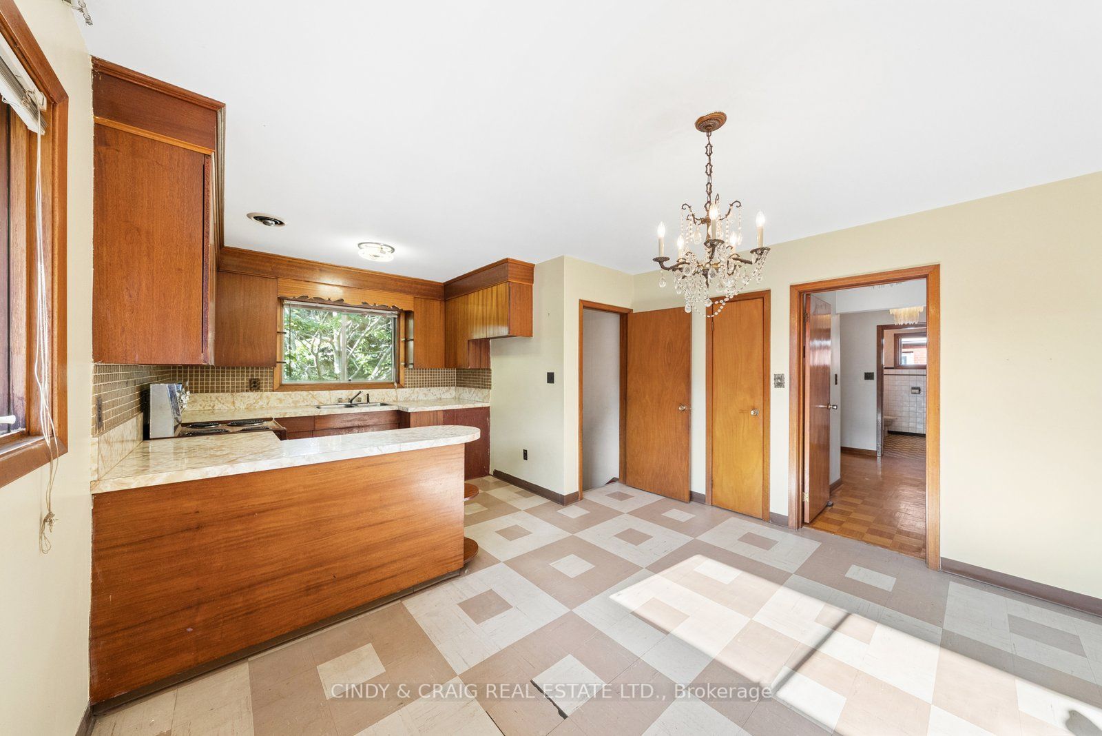 522 Dunkirk Avenue Property Photo 4