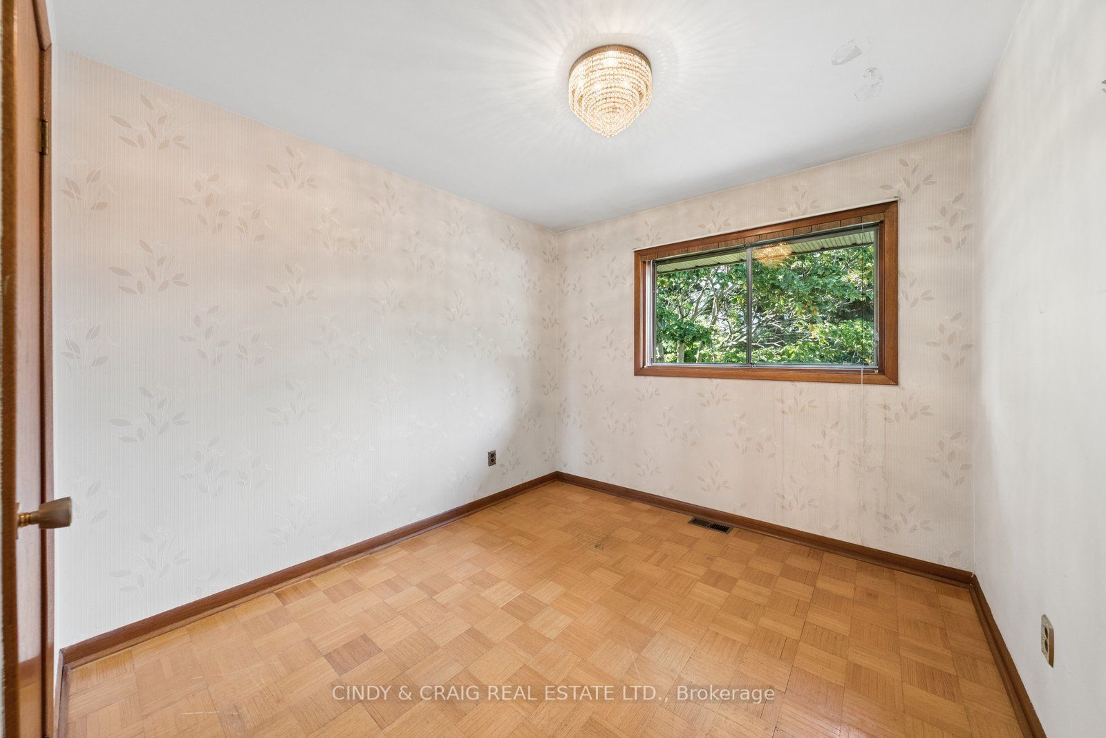 522 Dunkirk Avenue Property Photo 6