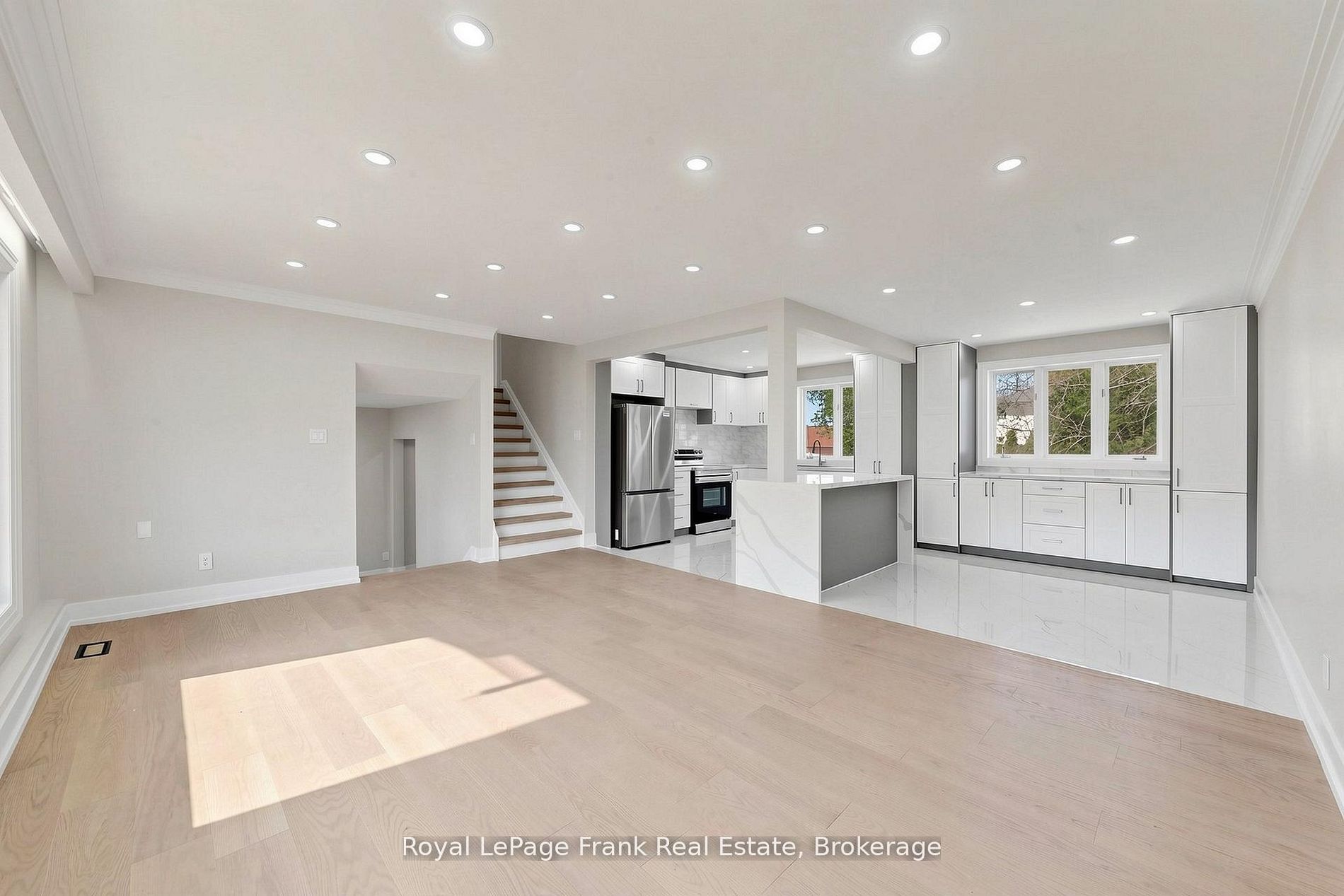 344 Rossland Road E Property Photo 5