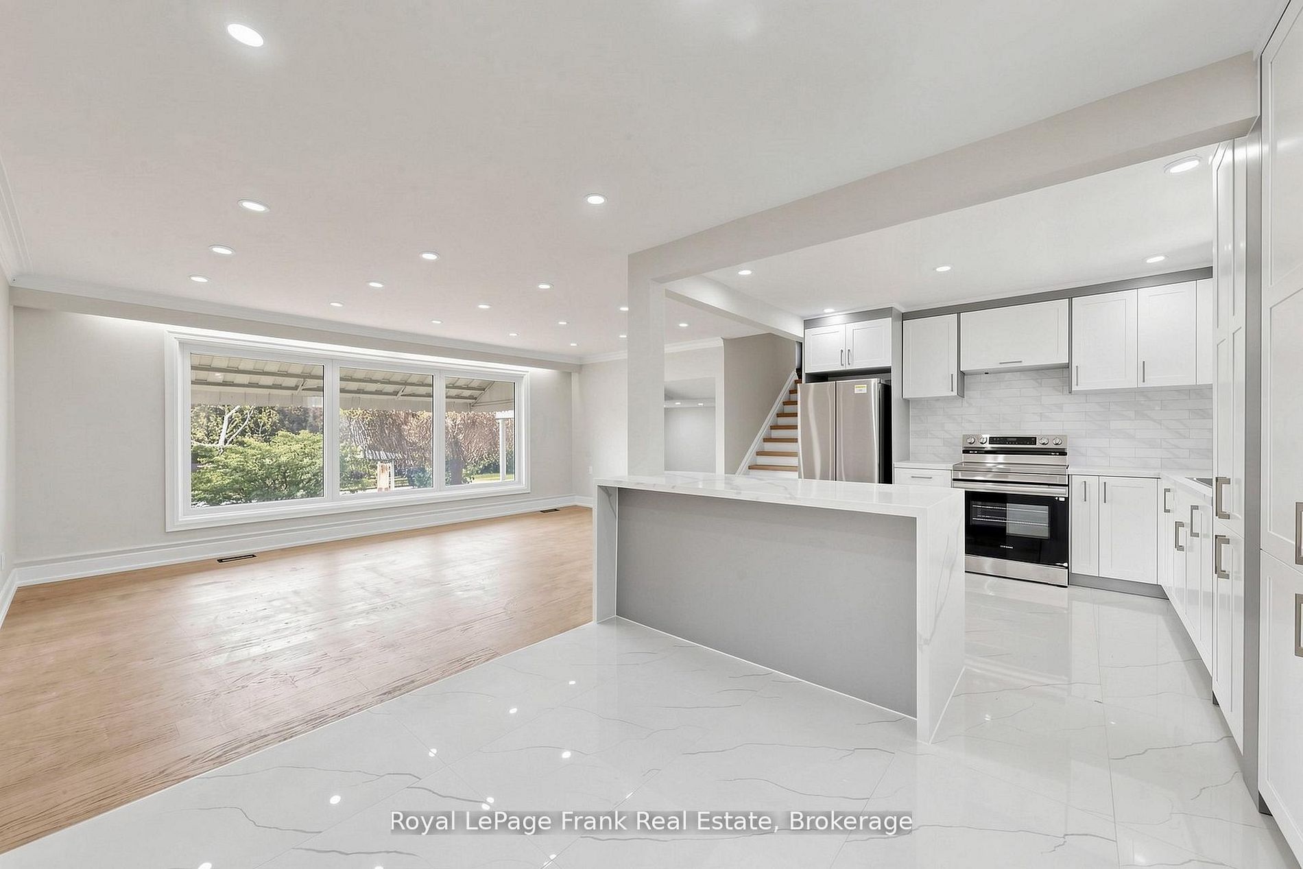 344 Rossland Road E Property Photo 6