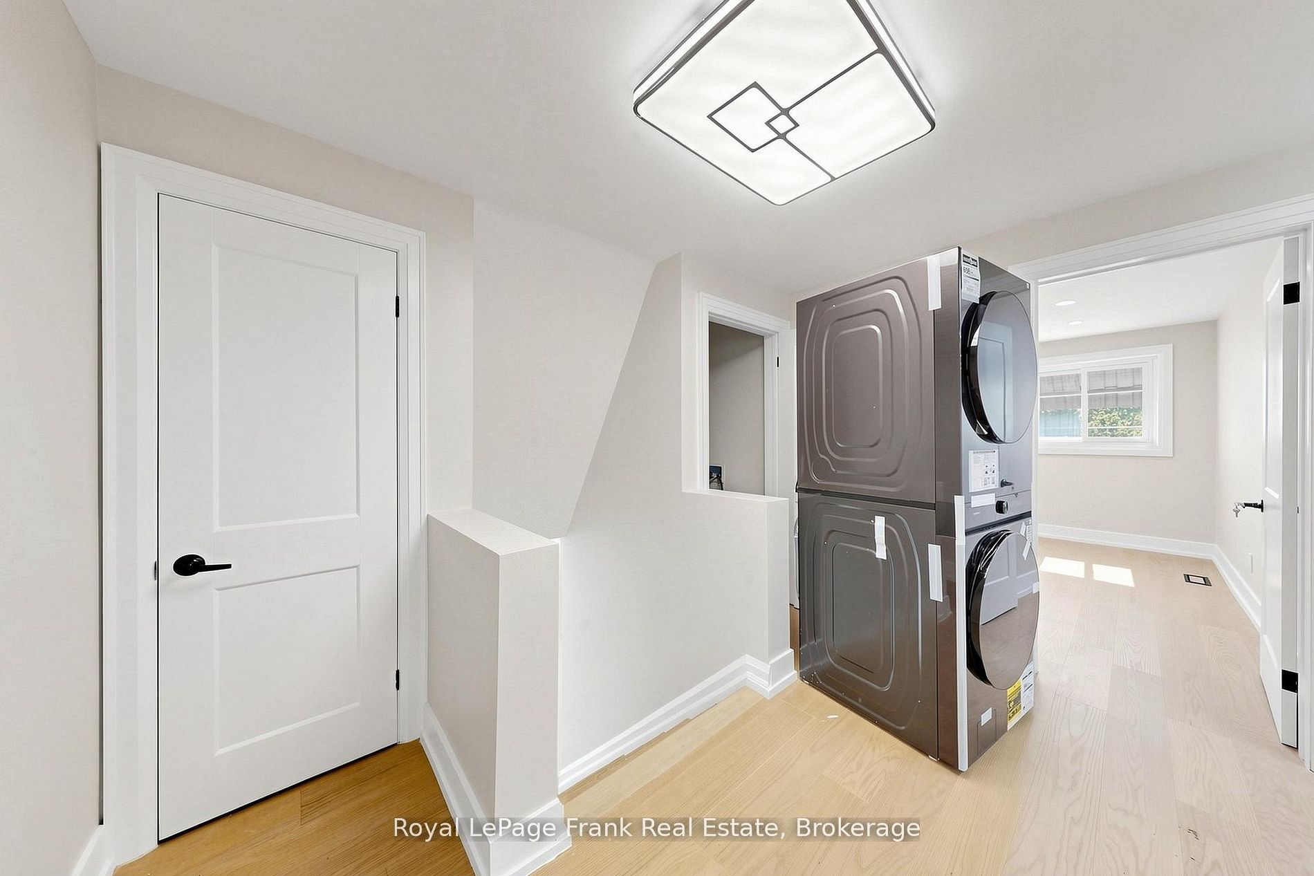 344 Rossland Road E Property Photo 18