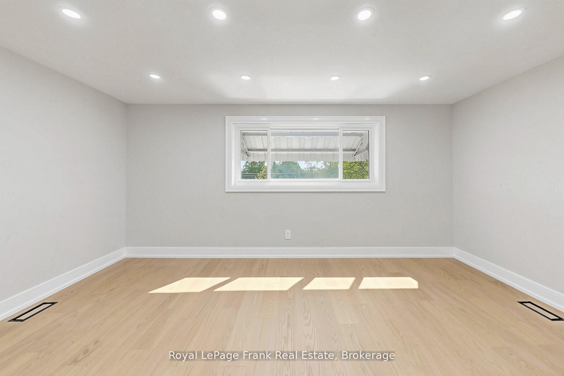 344 Rossland Road E Property Photo 19