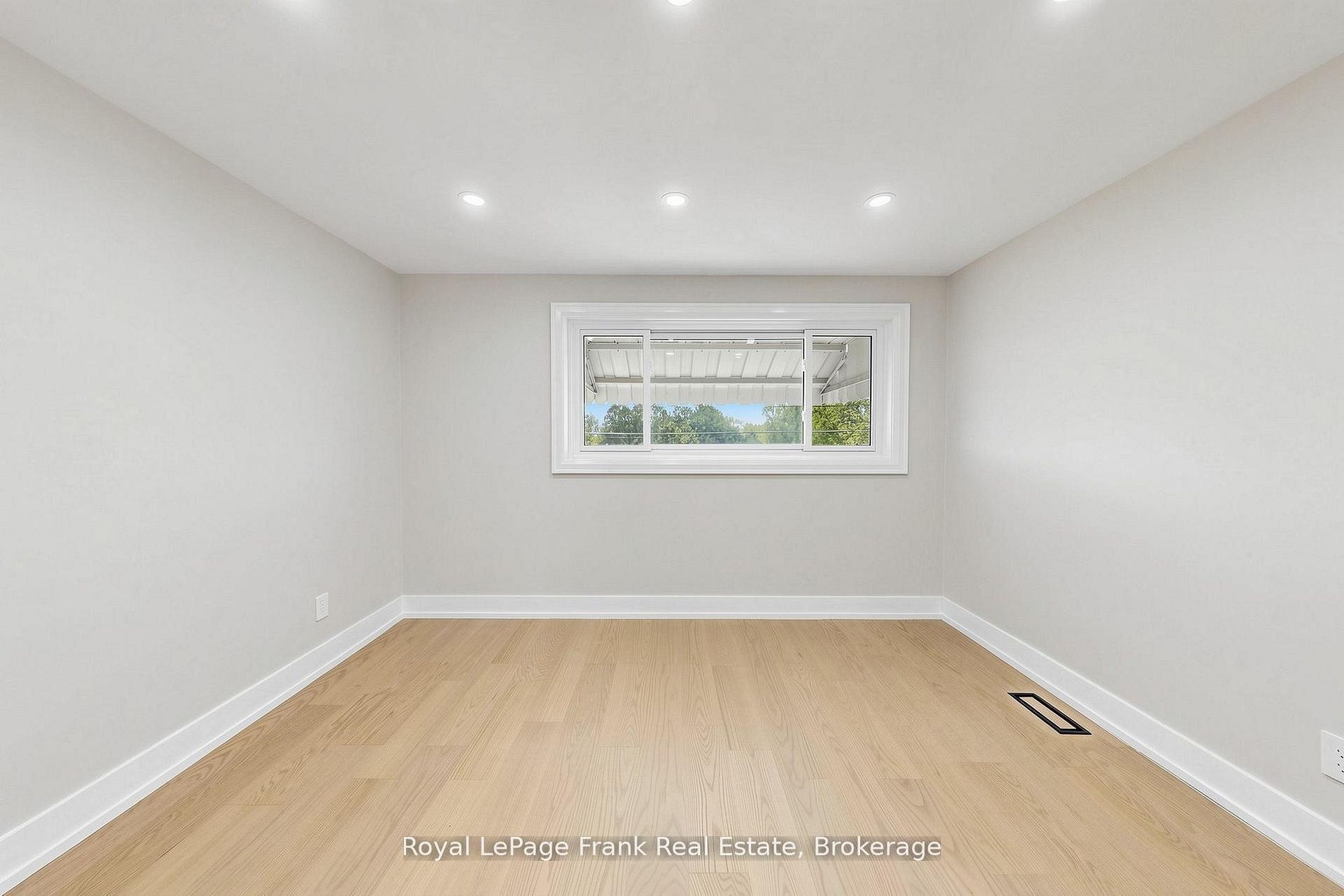 344 Rossland Road E Property Photo 20