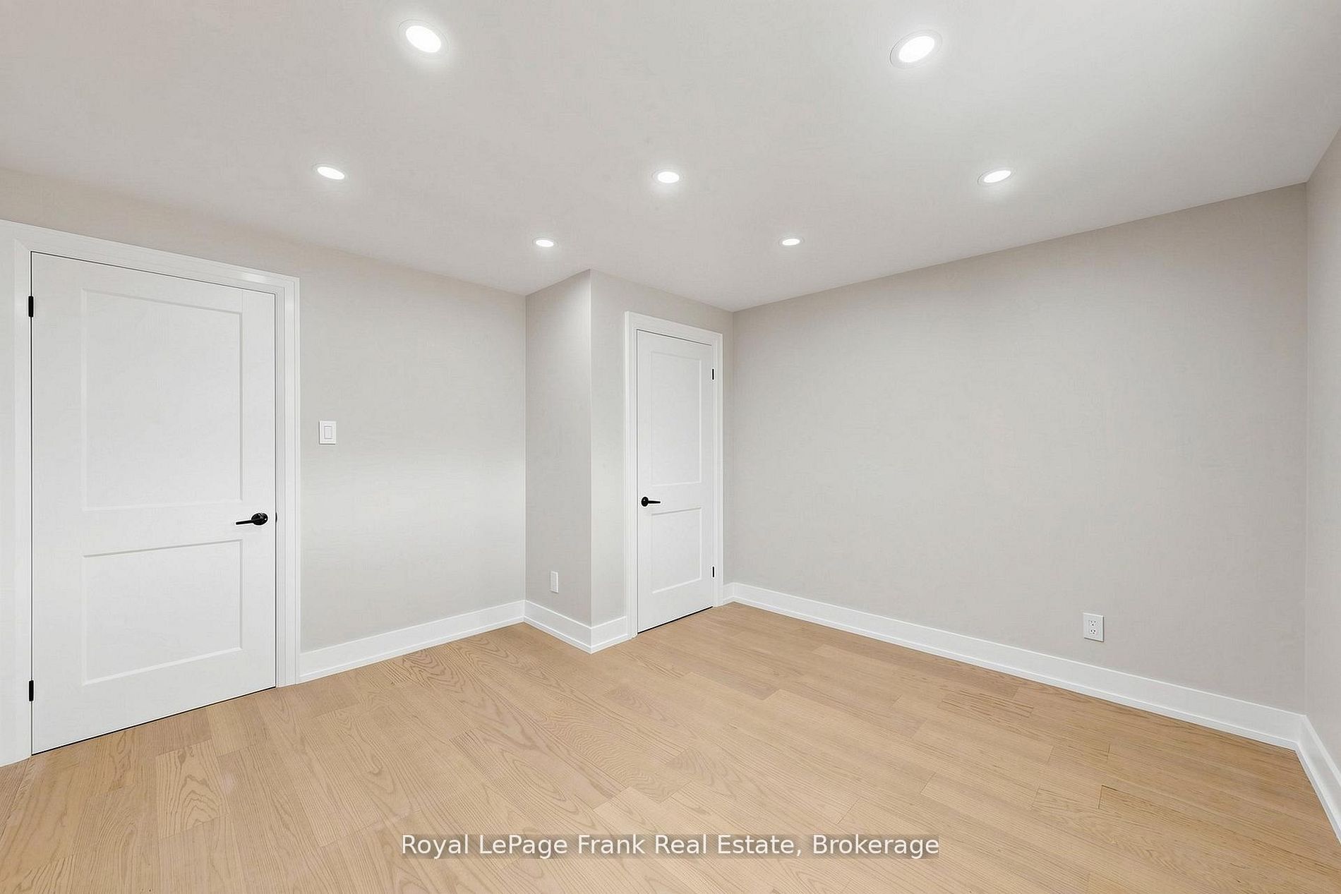344 Rossland Road E Property Photo 22