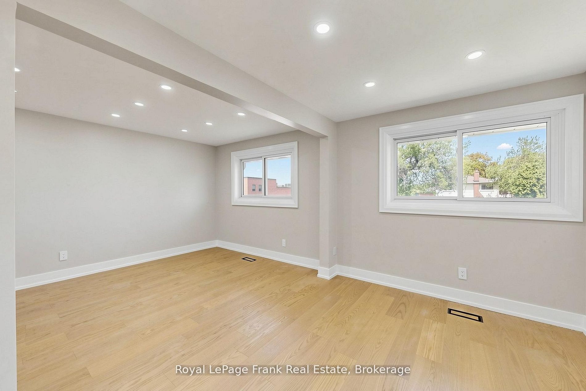 344 Rossland Road E Property Photo 24