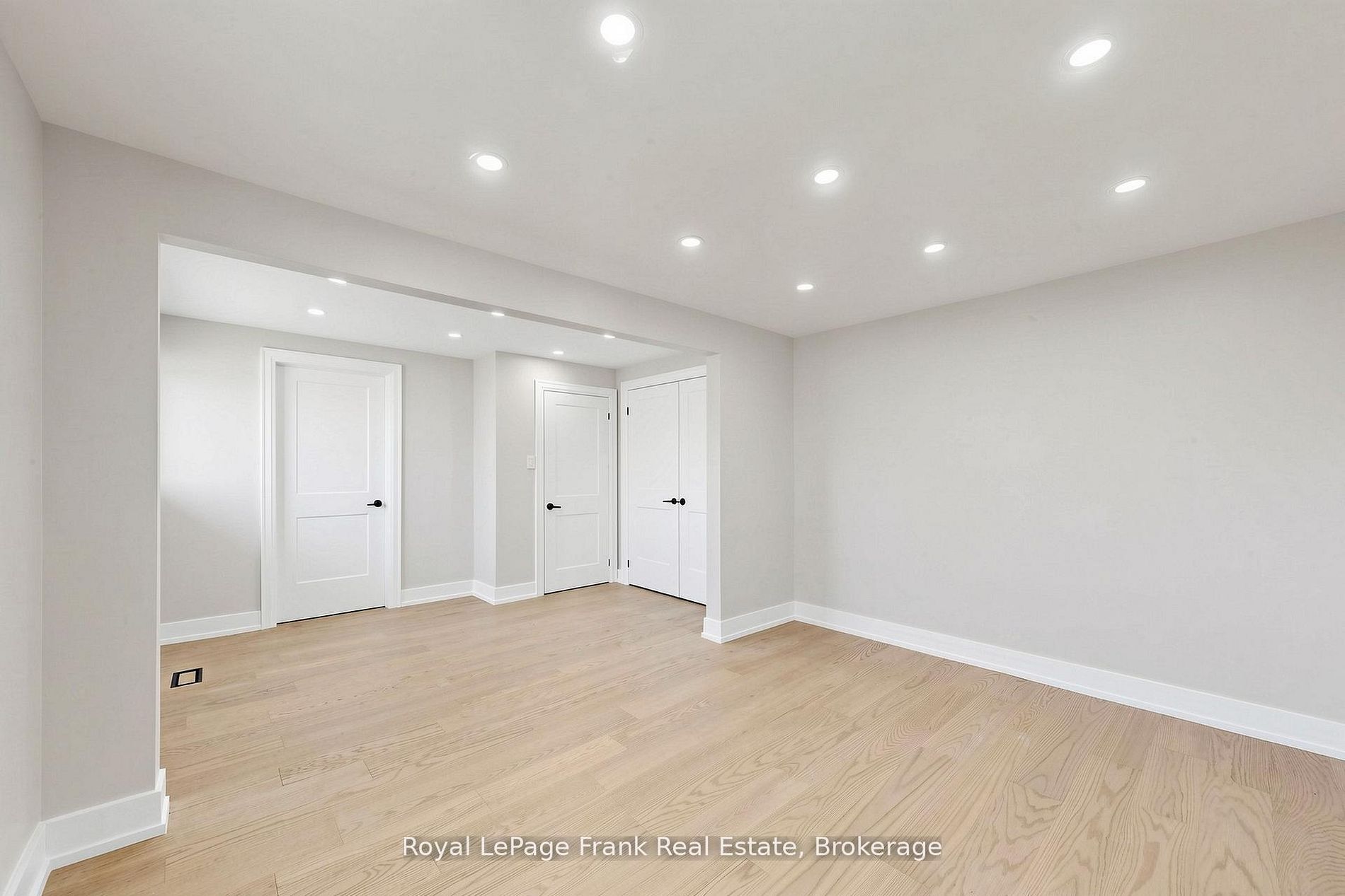 344 Rossland Road E Property Photo 27