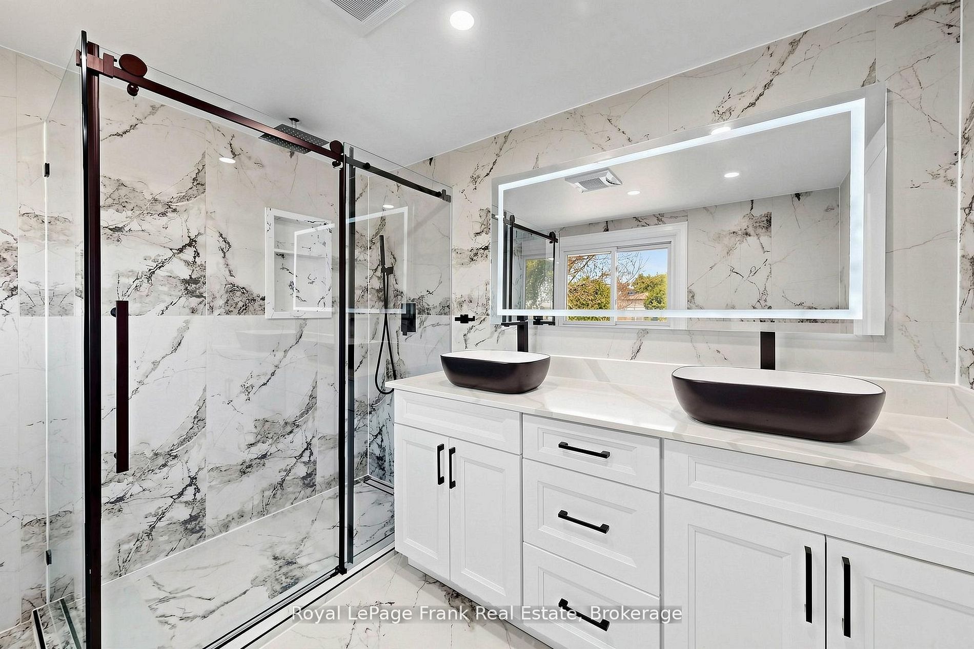 344 Rossland Road E Property Photo 29
