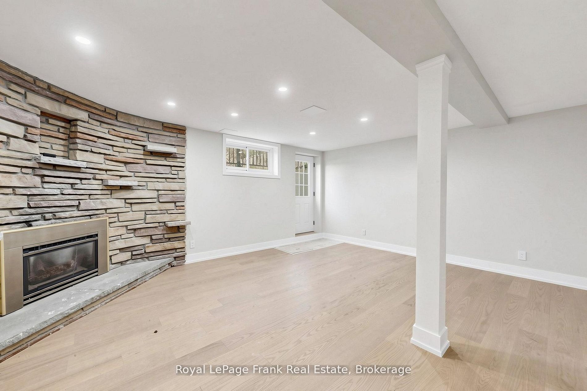 344 Rossland Road E Property Photo 31