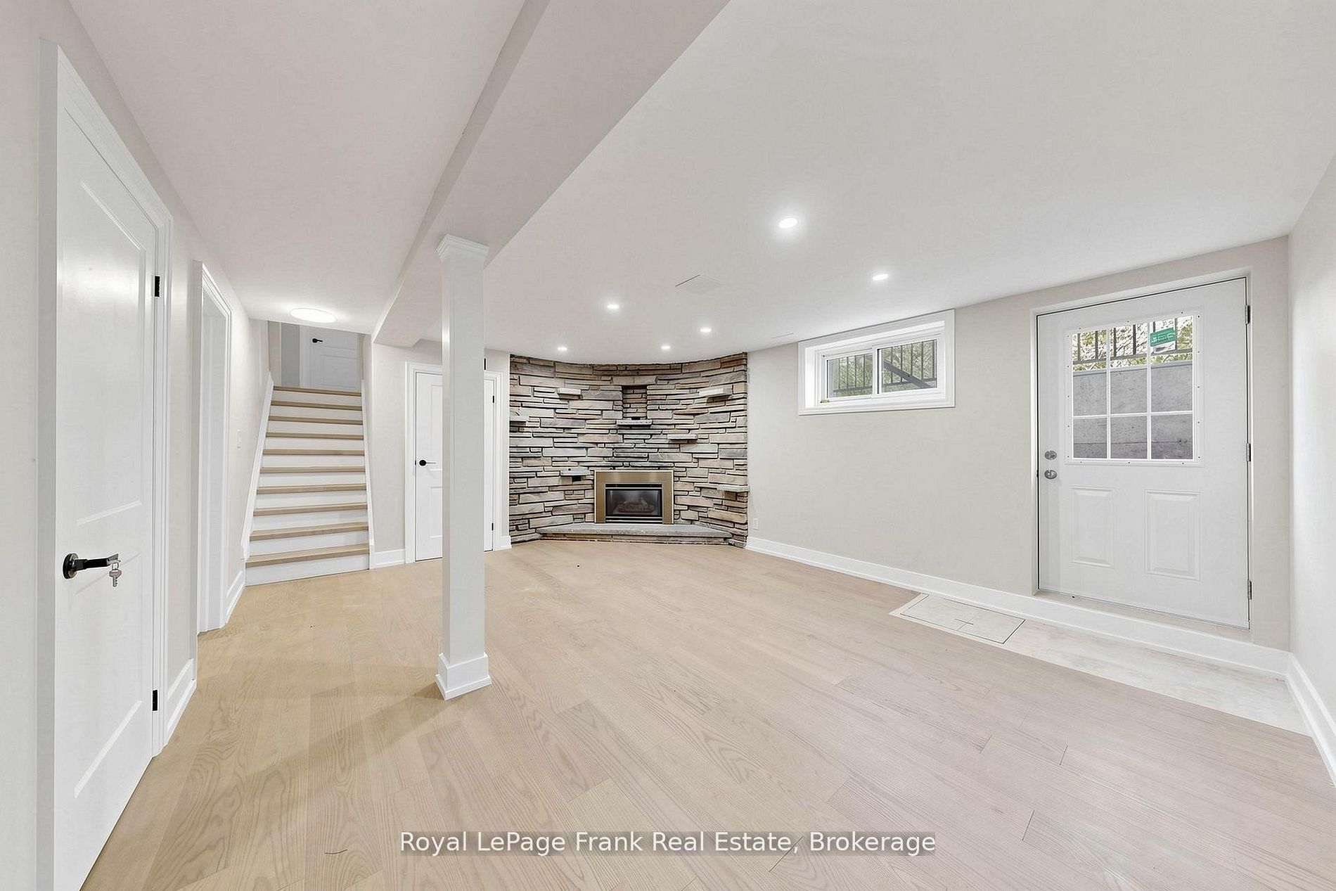 344 Rossland Road E Property Photo 33