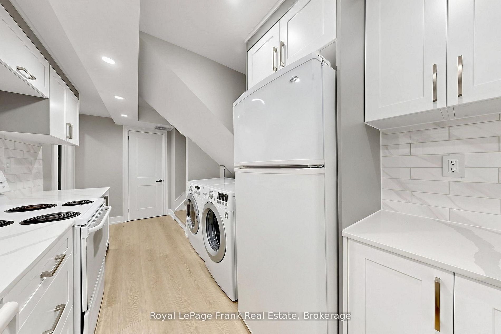 344 Rossland Road E Property Photo 39