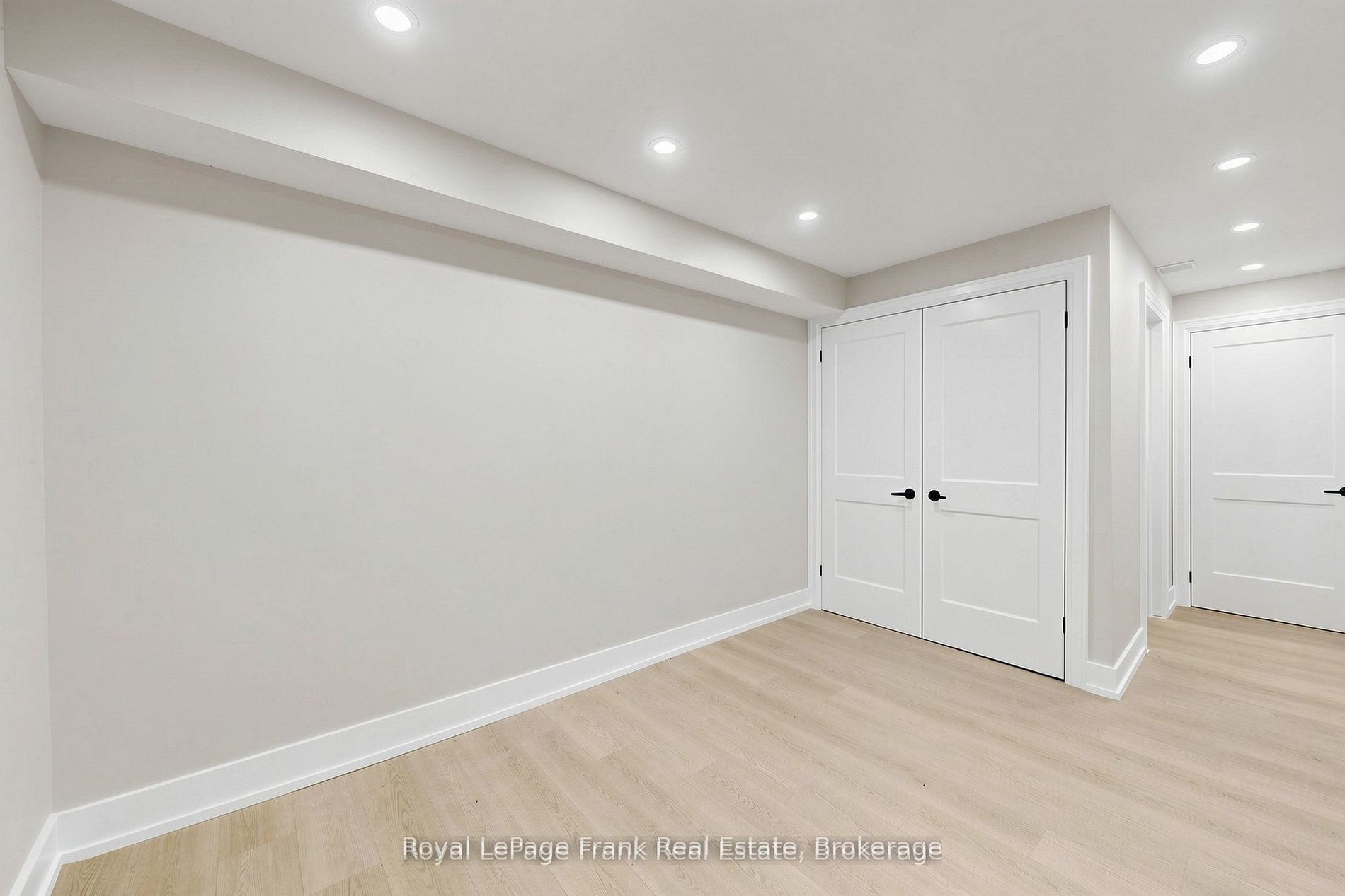 344 Rossland Road E Property Photo 41