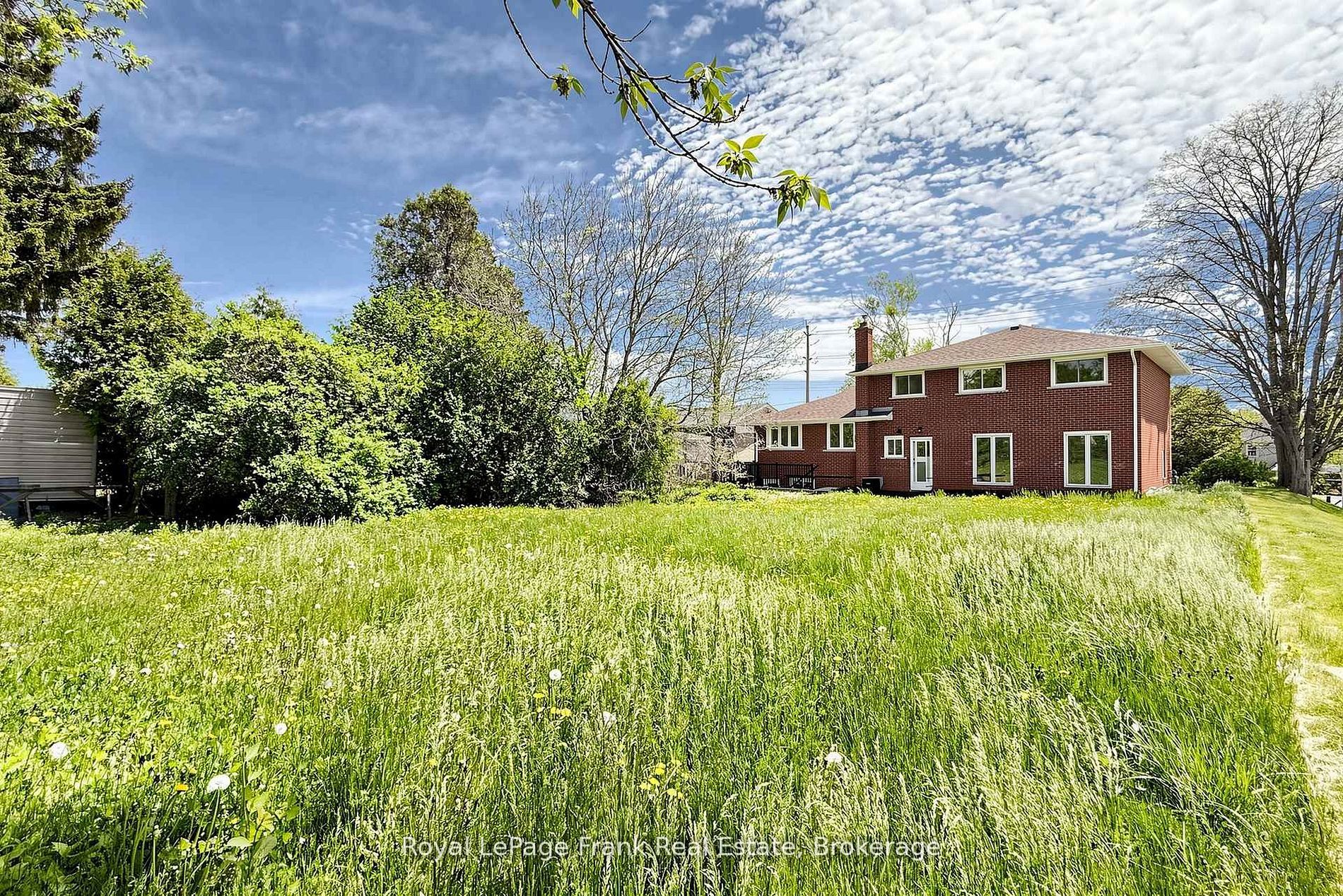 344 Rossland Road E Property Photo 44