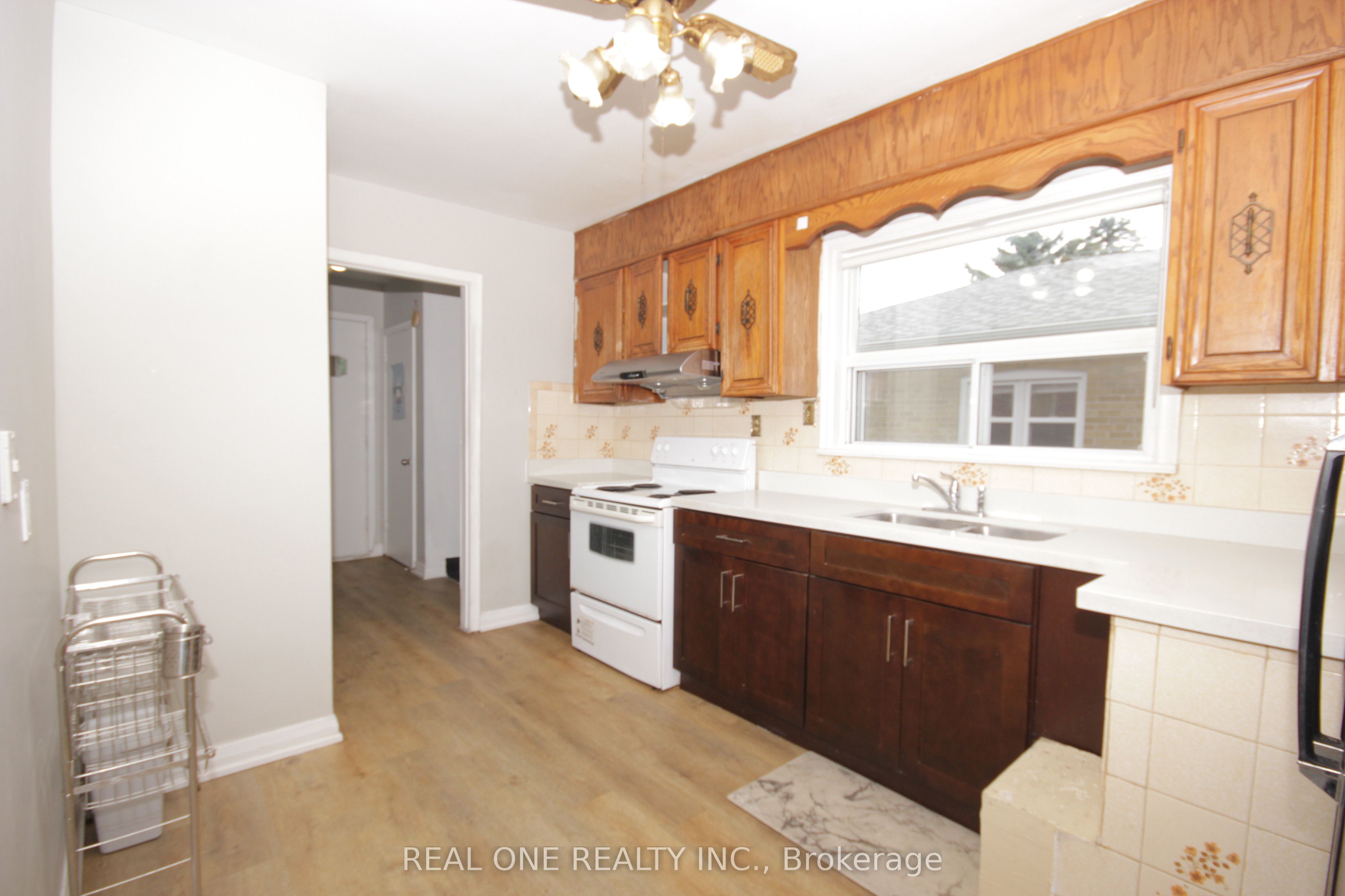 157 Shropshire Drive Property Photo 7