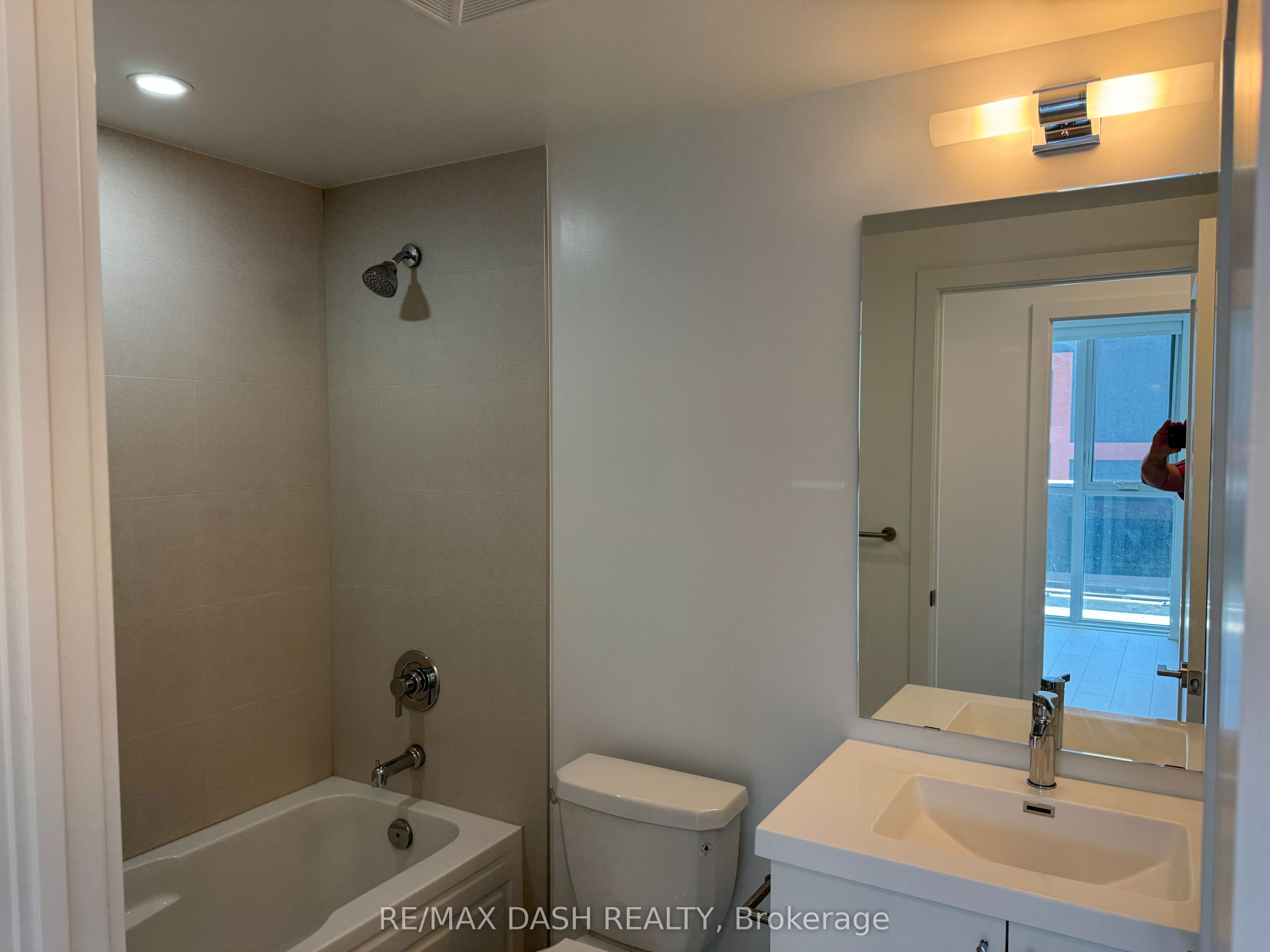 2545 Simcoe Street N 824 Property Photo 6