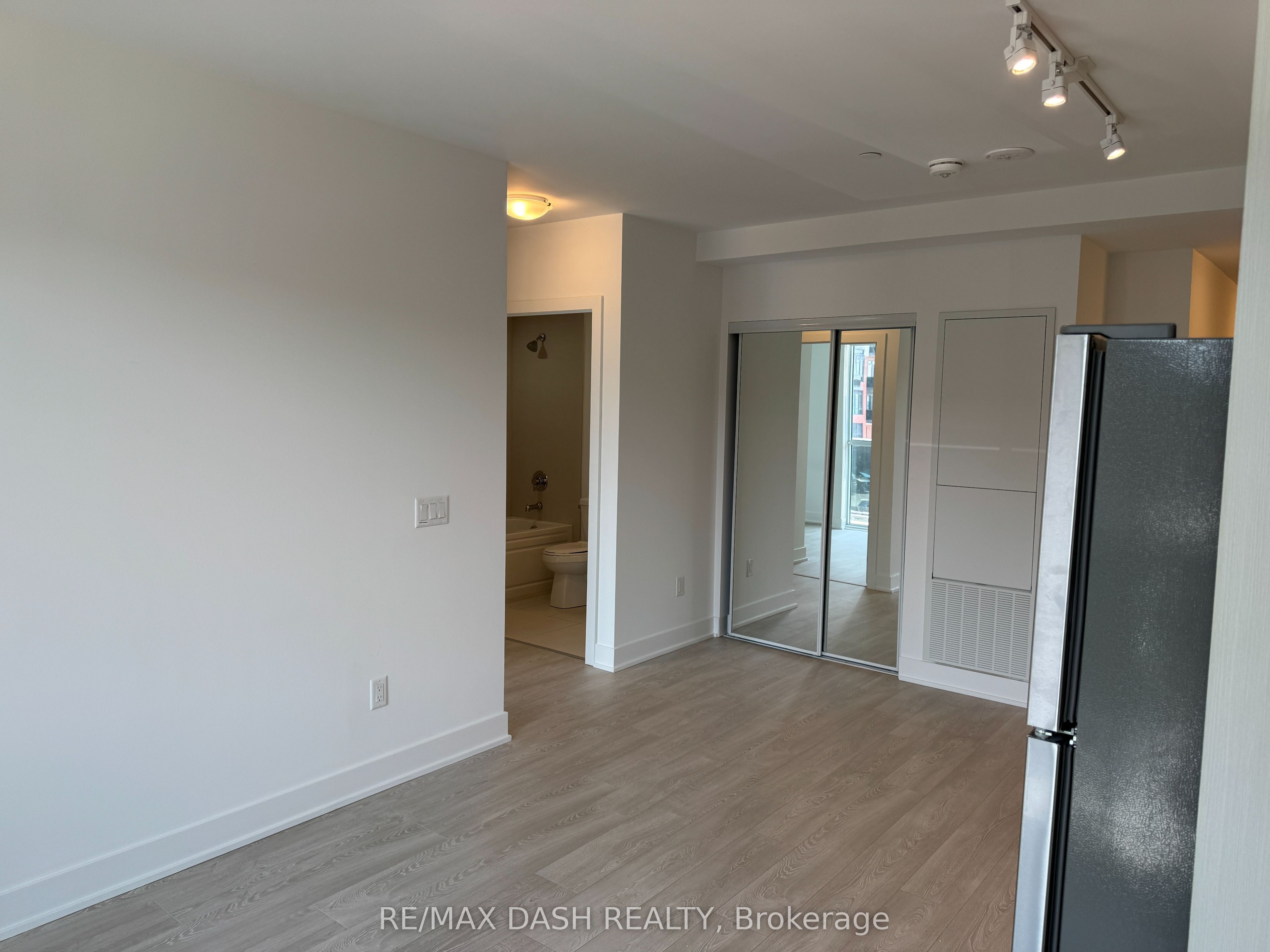 2545 Simcoe Street N 824 Property Photo 9