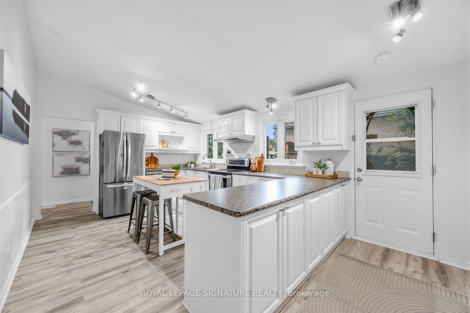 821 Krosno Boulevard Property Photo 11