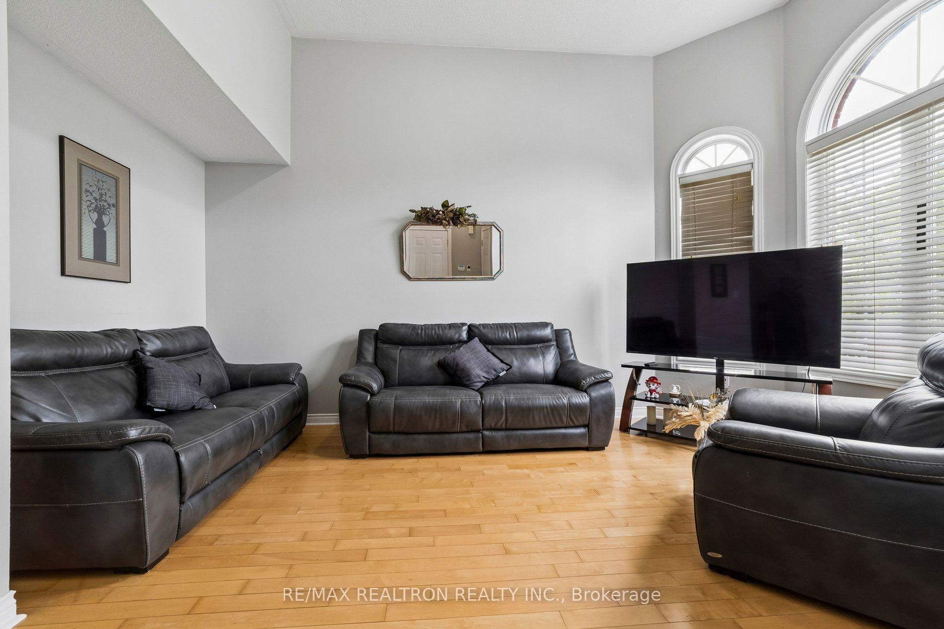 58 Lurosa Crescent Property Photo 6