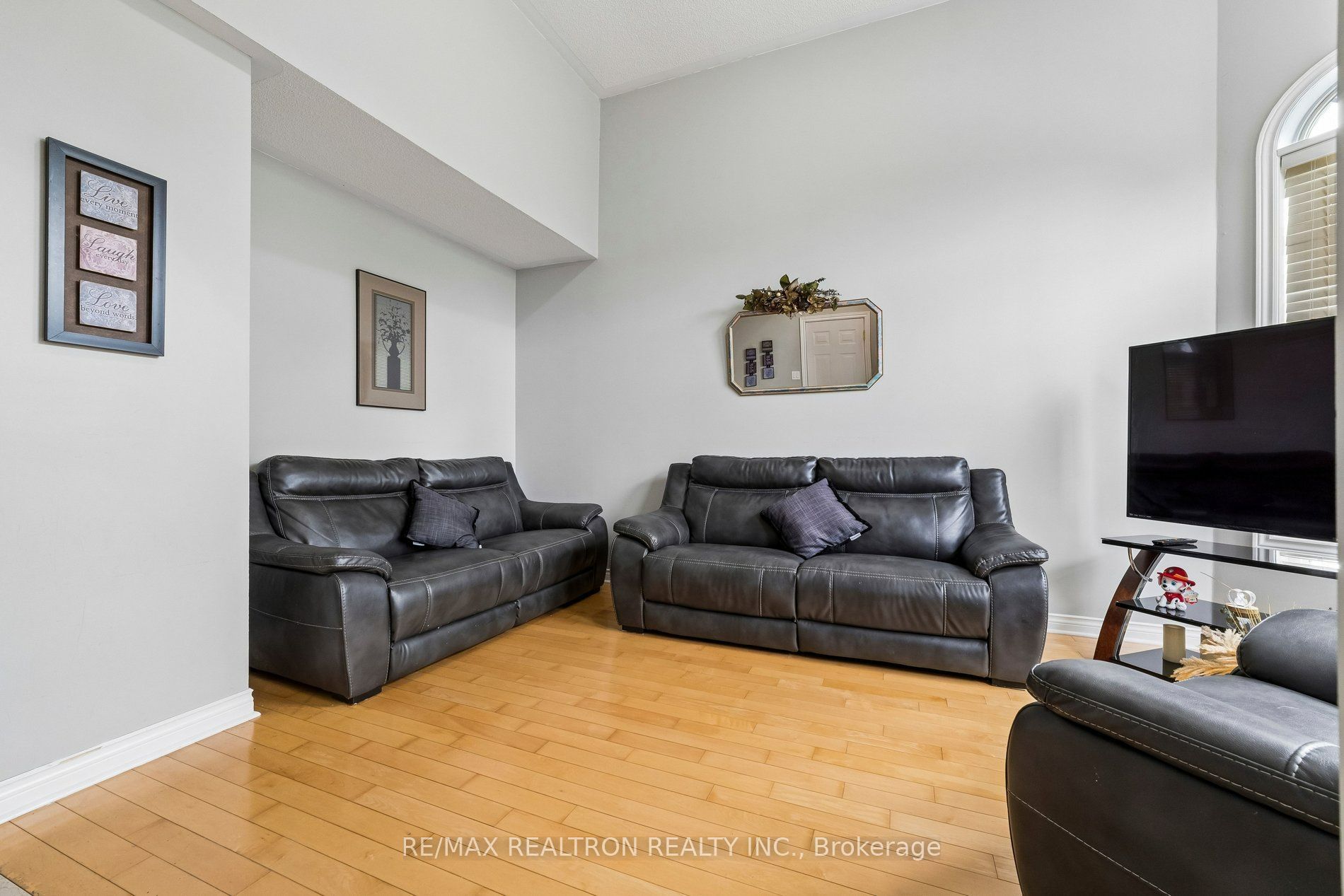 58 Lurosa Crescent Property Photo 7