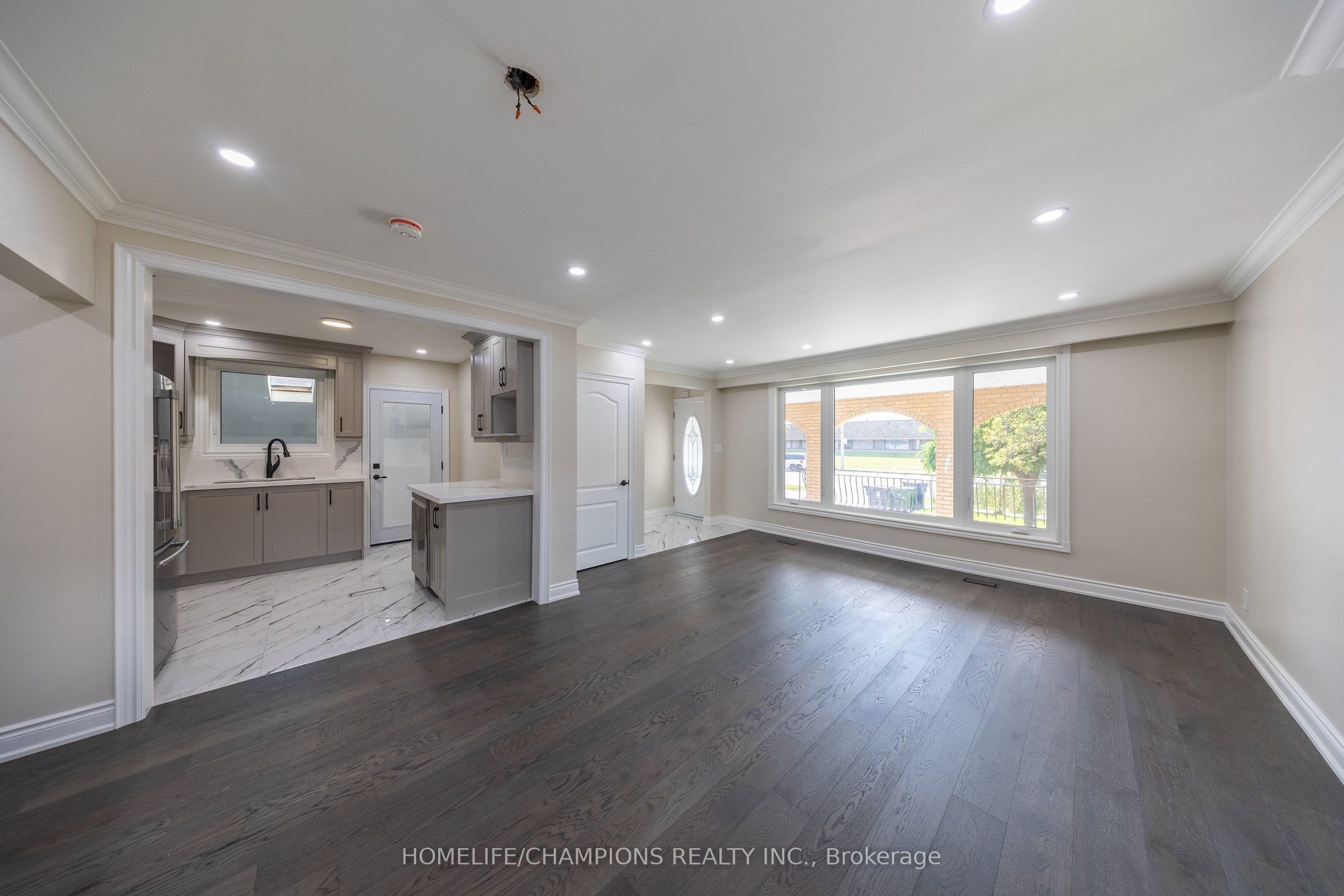 1083 Birchmount Road Property Photo 2