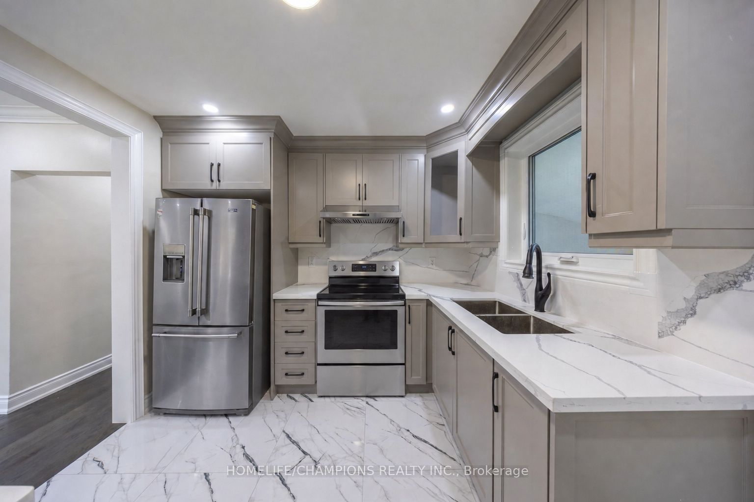 1083 Birchmount Road Property Photo 4