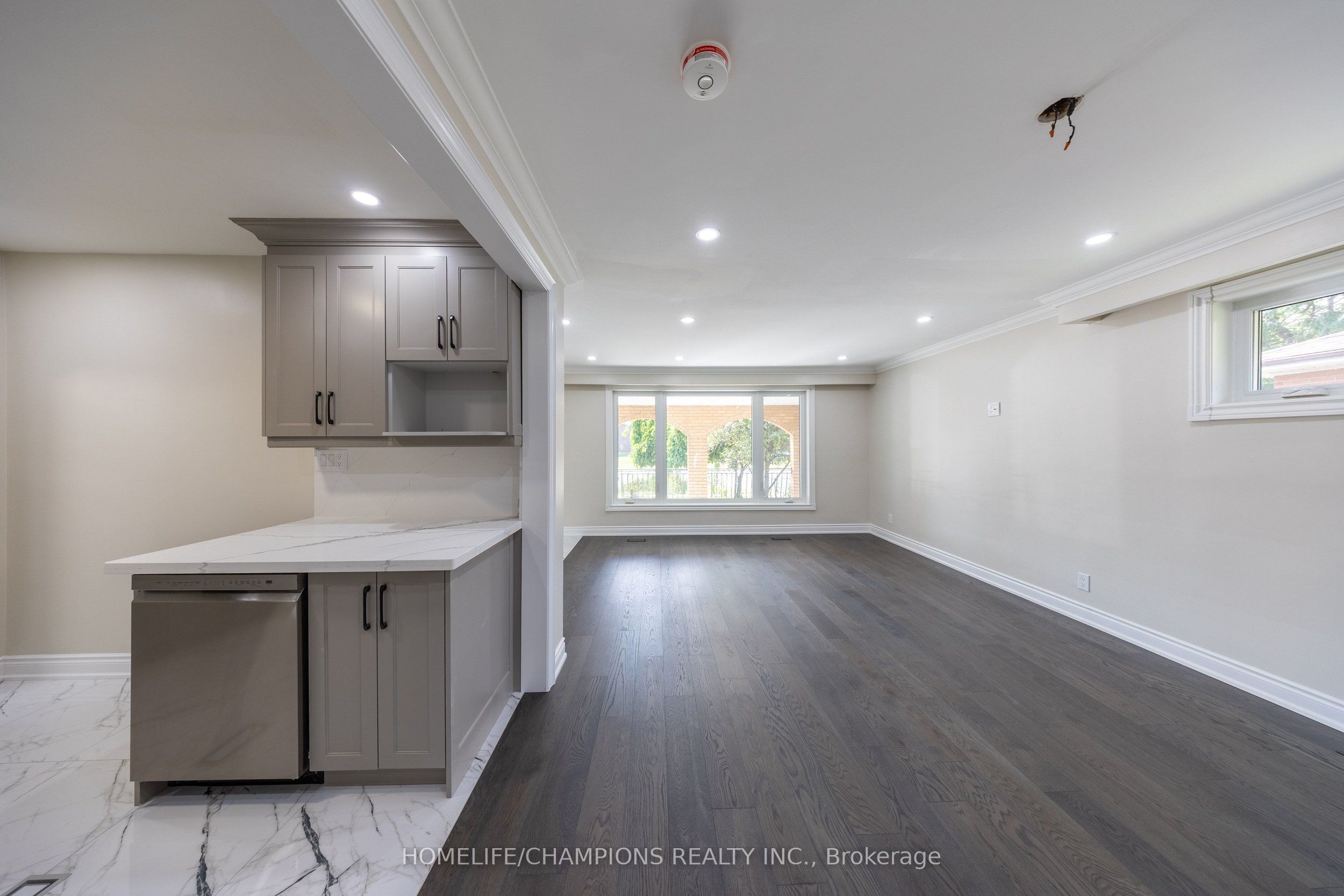 1083 Birchmount Road Property Photo 8