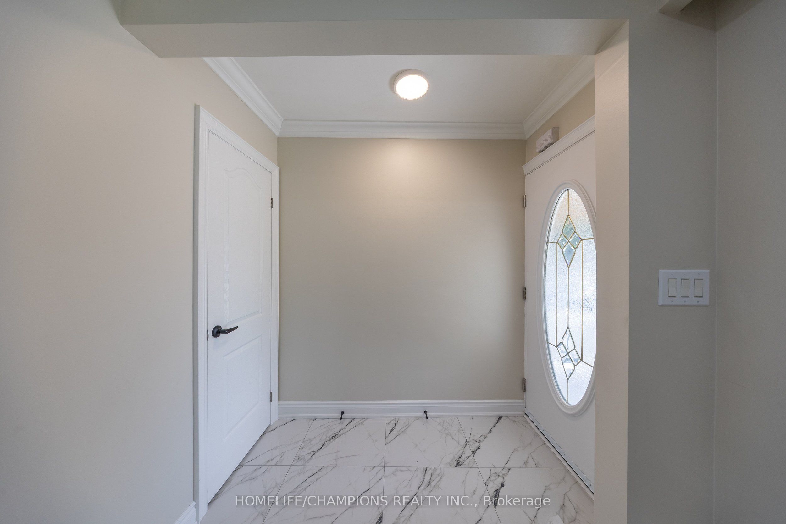 1083 Birchmount Road Property Photo 15