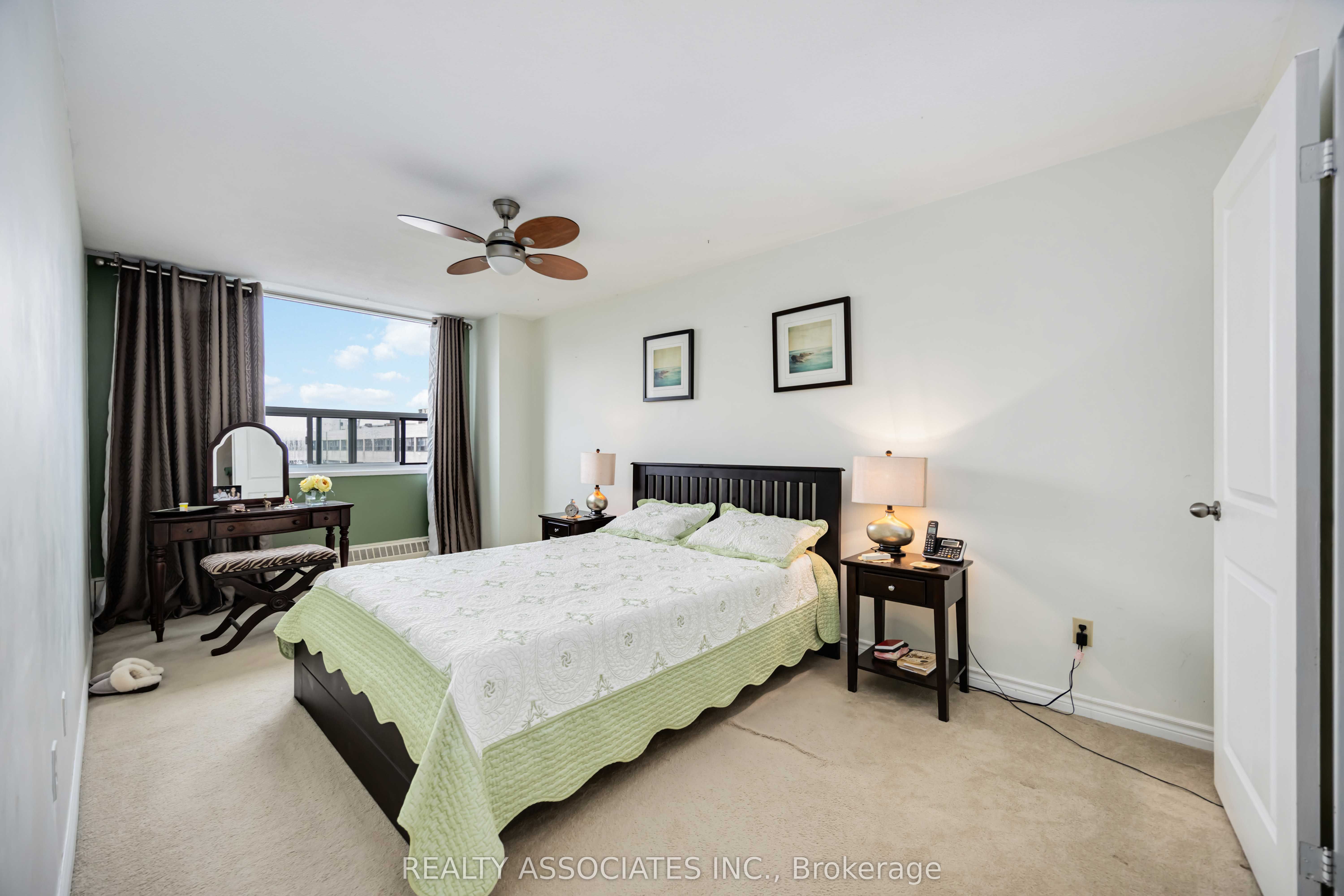 180 Markham Road 811 Property Photo 3