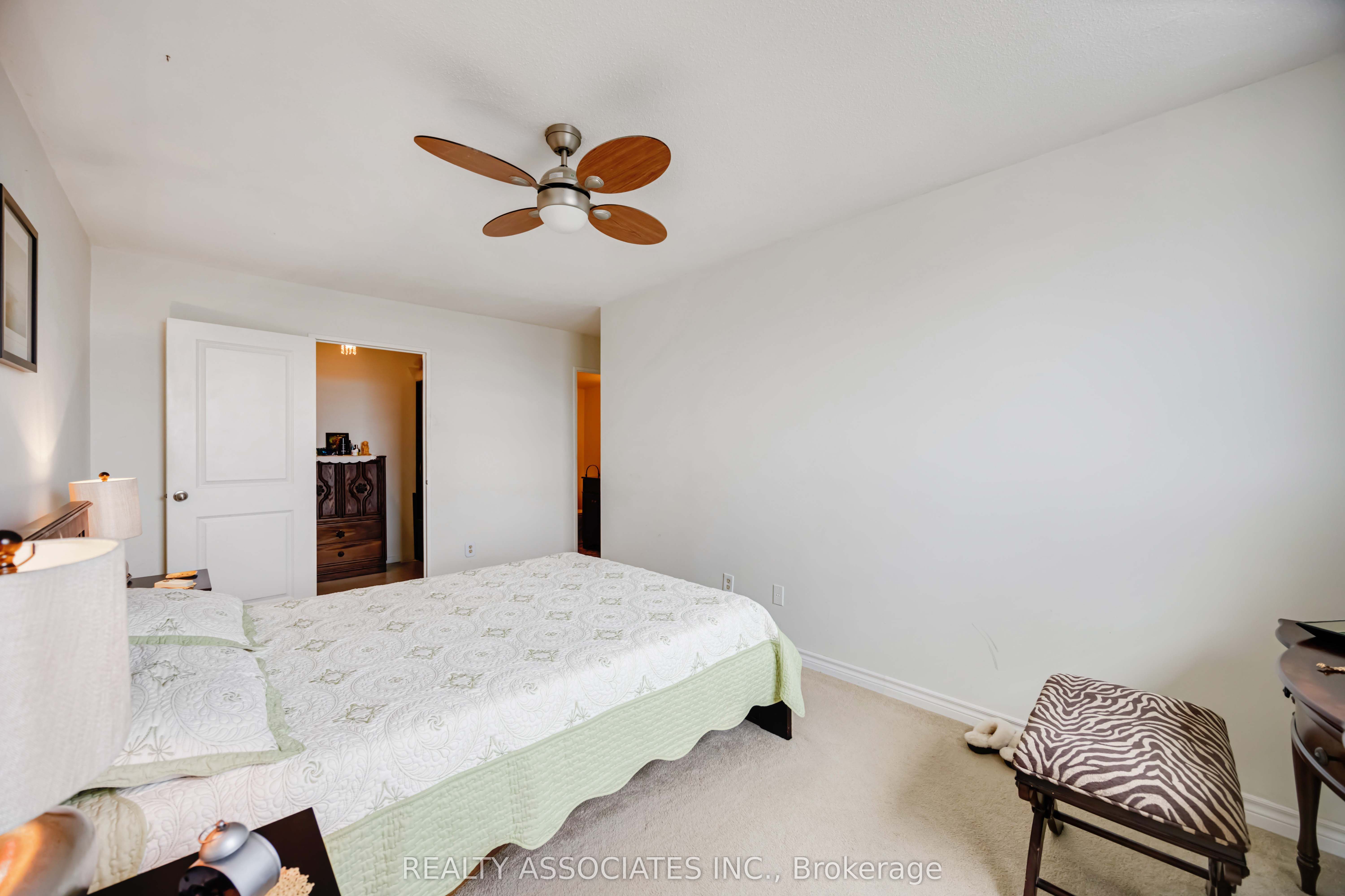 180 Markham Road 811 Property Photo 4