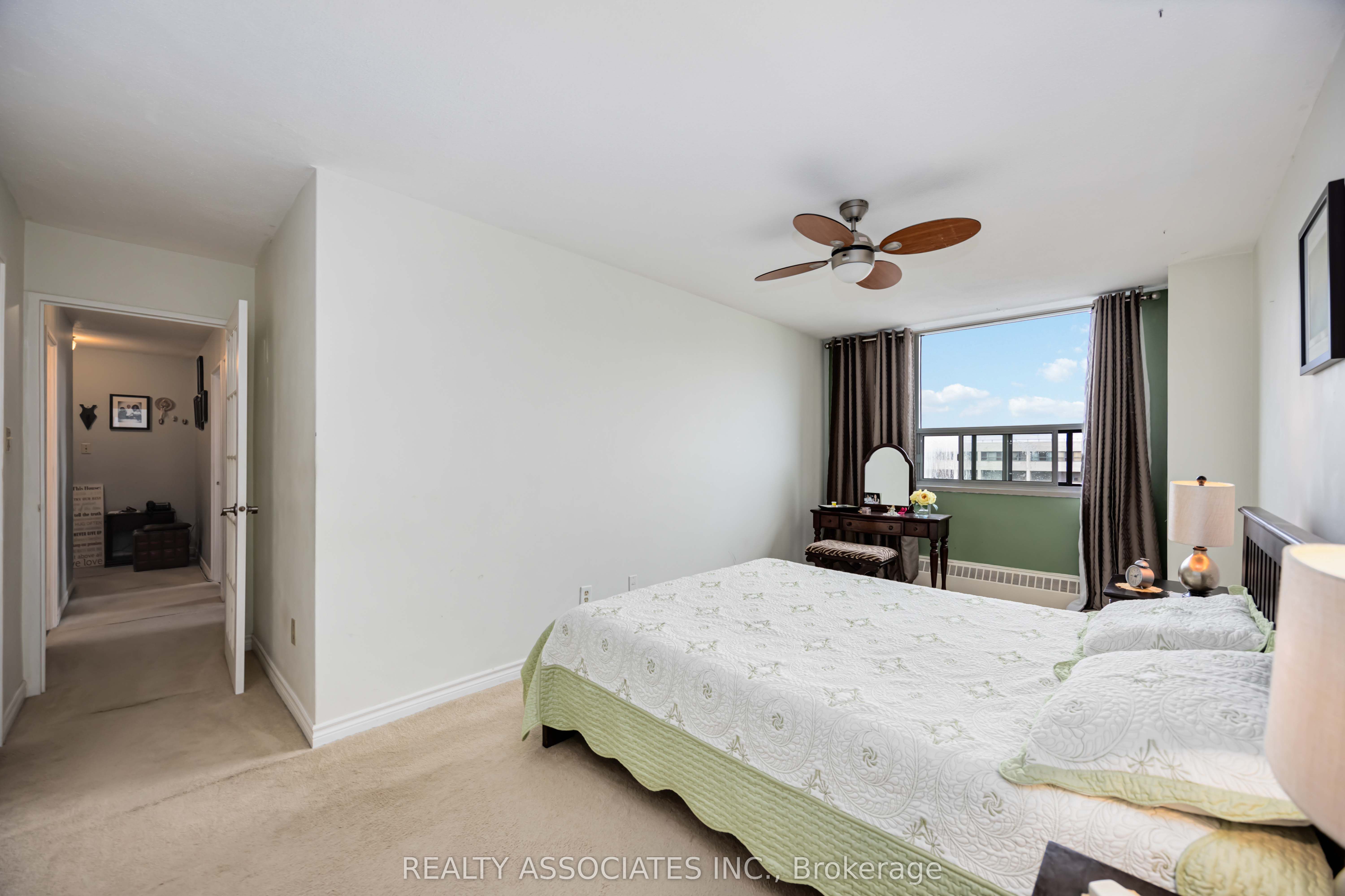 180 Markham Road 811 Property Photo 5