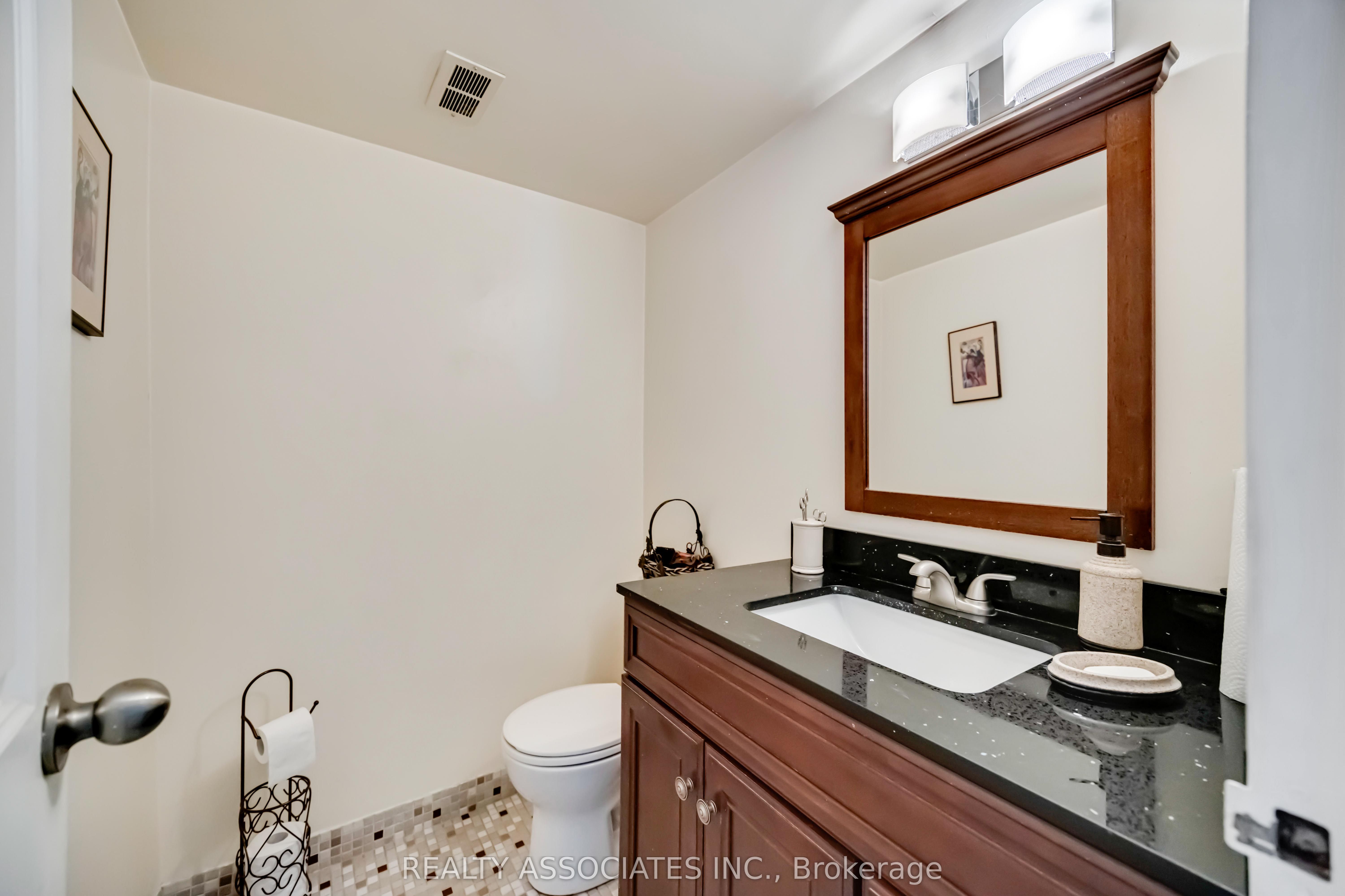 180 Markham Road 811 Property Photo 6