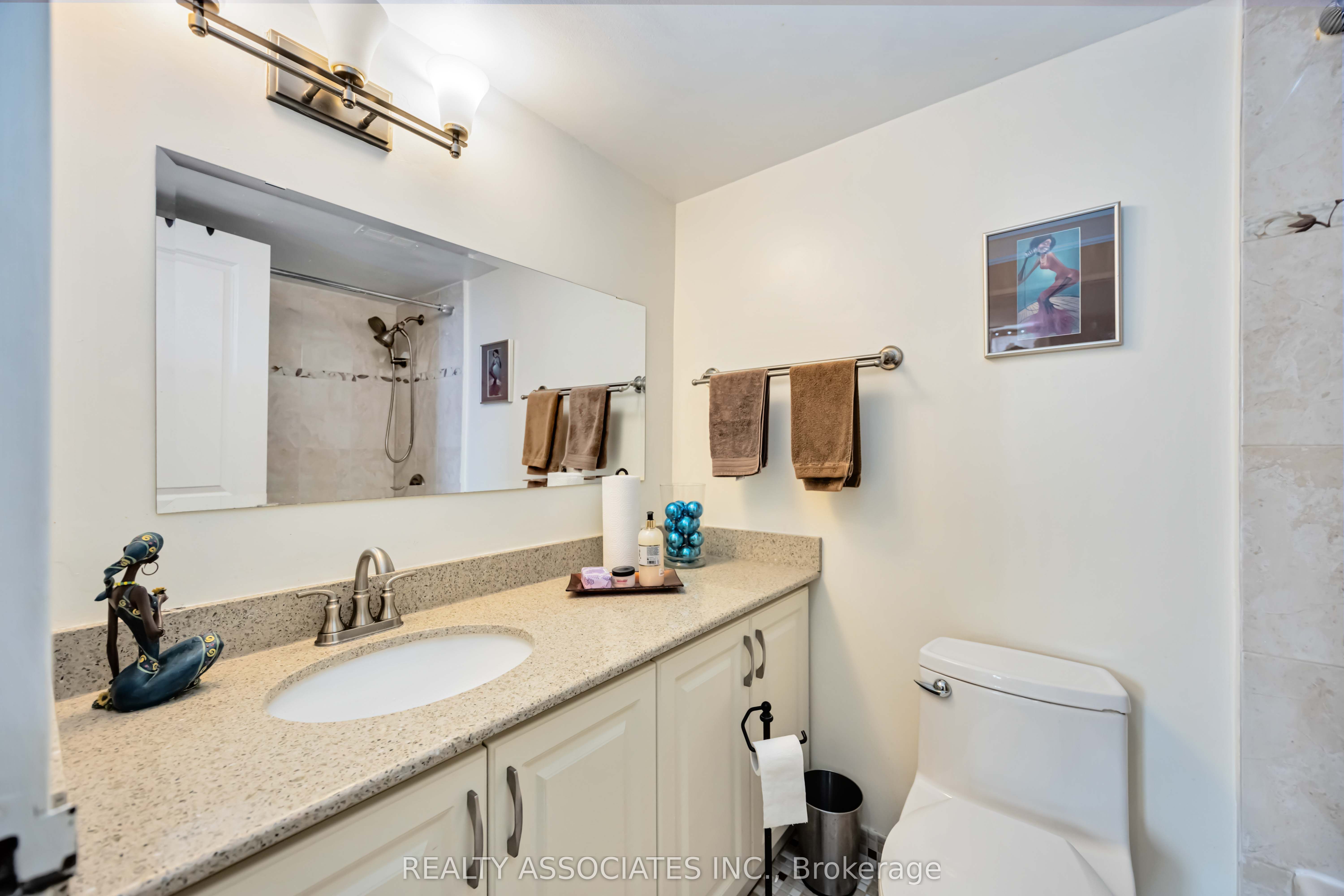 180 Markham Road 811 Property Photo 7