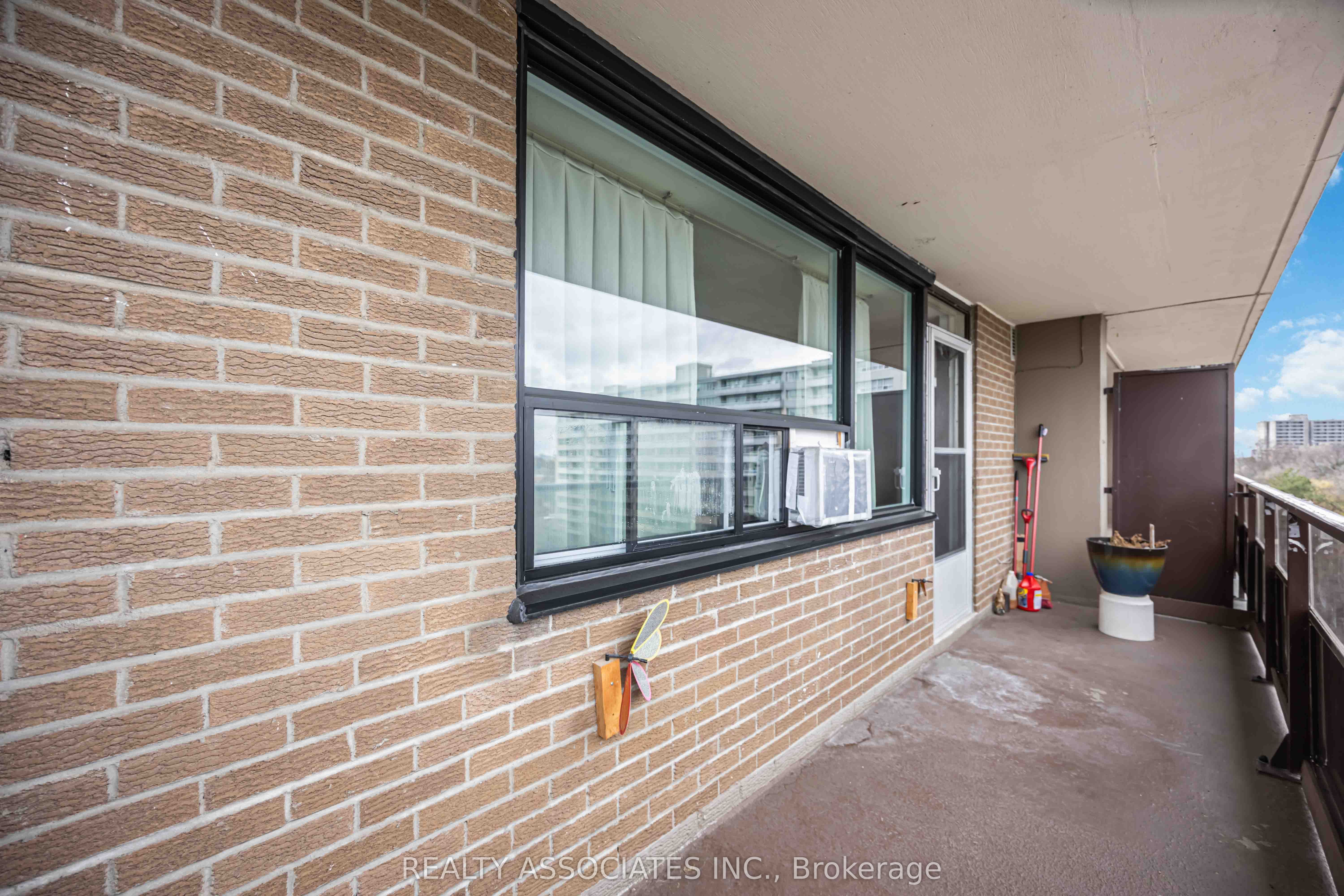 180 Markham Road 811 Property Photo 29