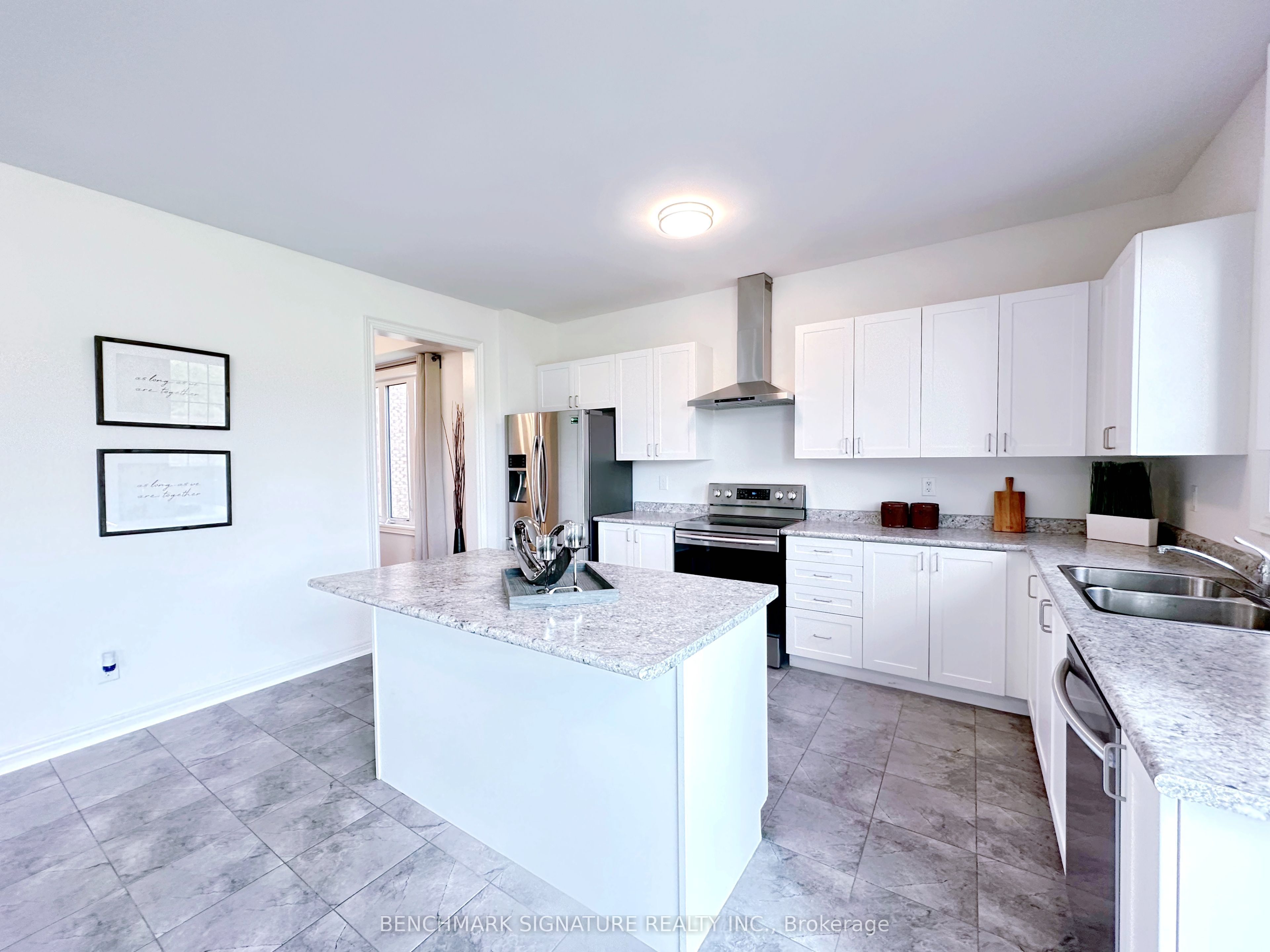 2481 Bandsman Crescent Property Photo 8