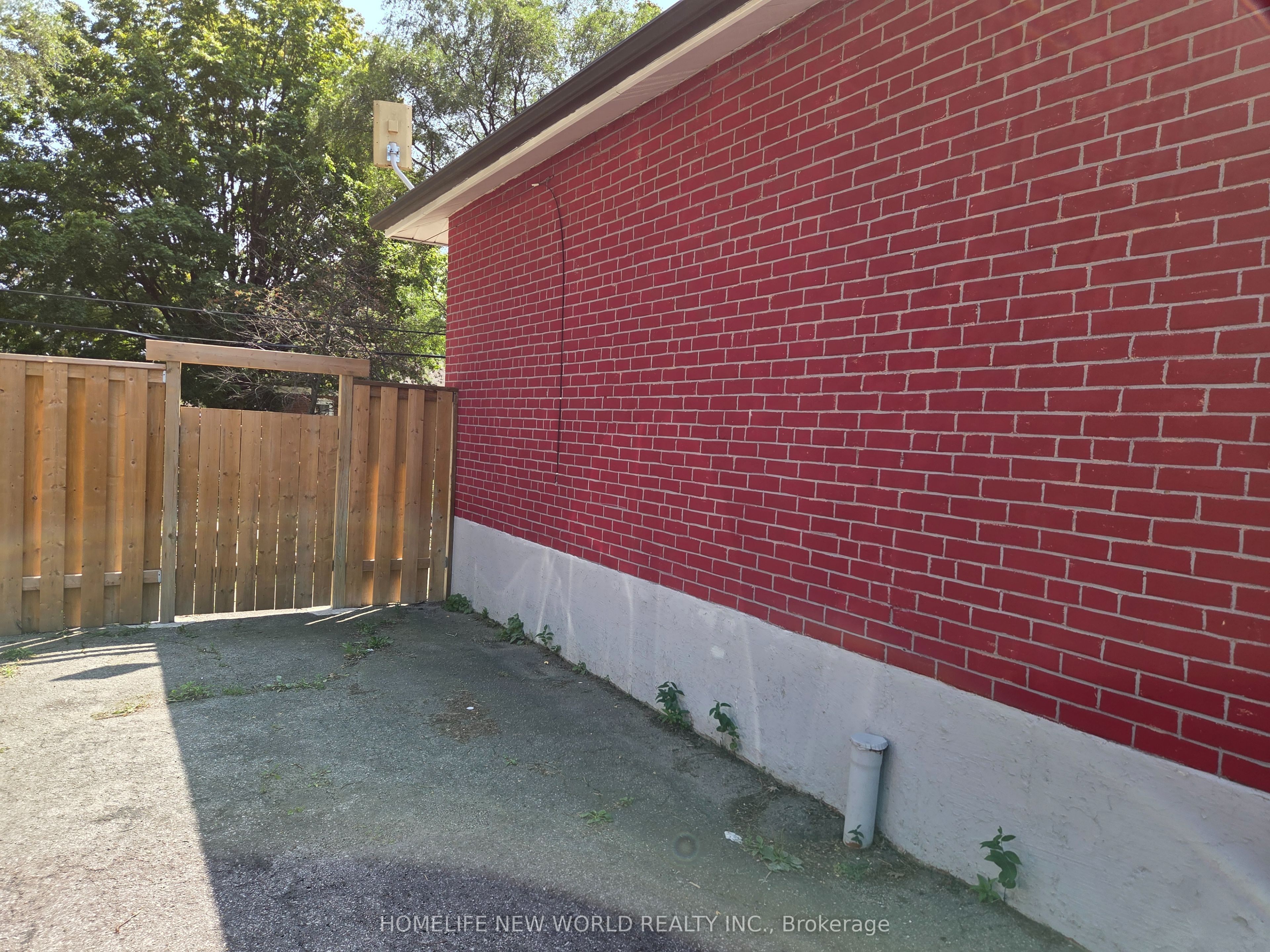 19 Benfrisco Crescent S Bsmt Property Photo 2