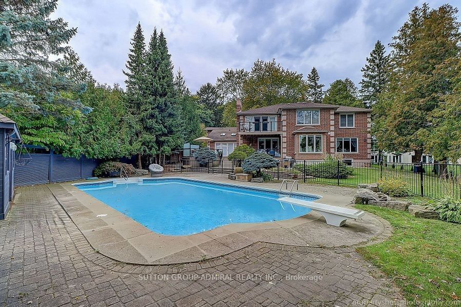 48 Meadowcliffe Drive Property Photo 9