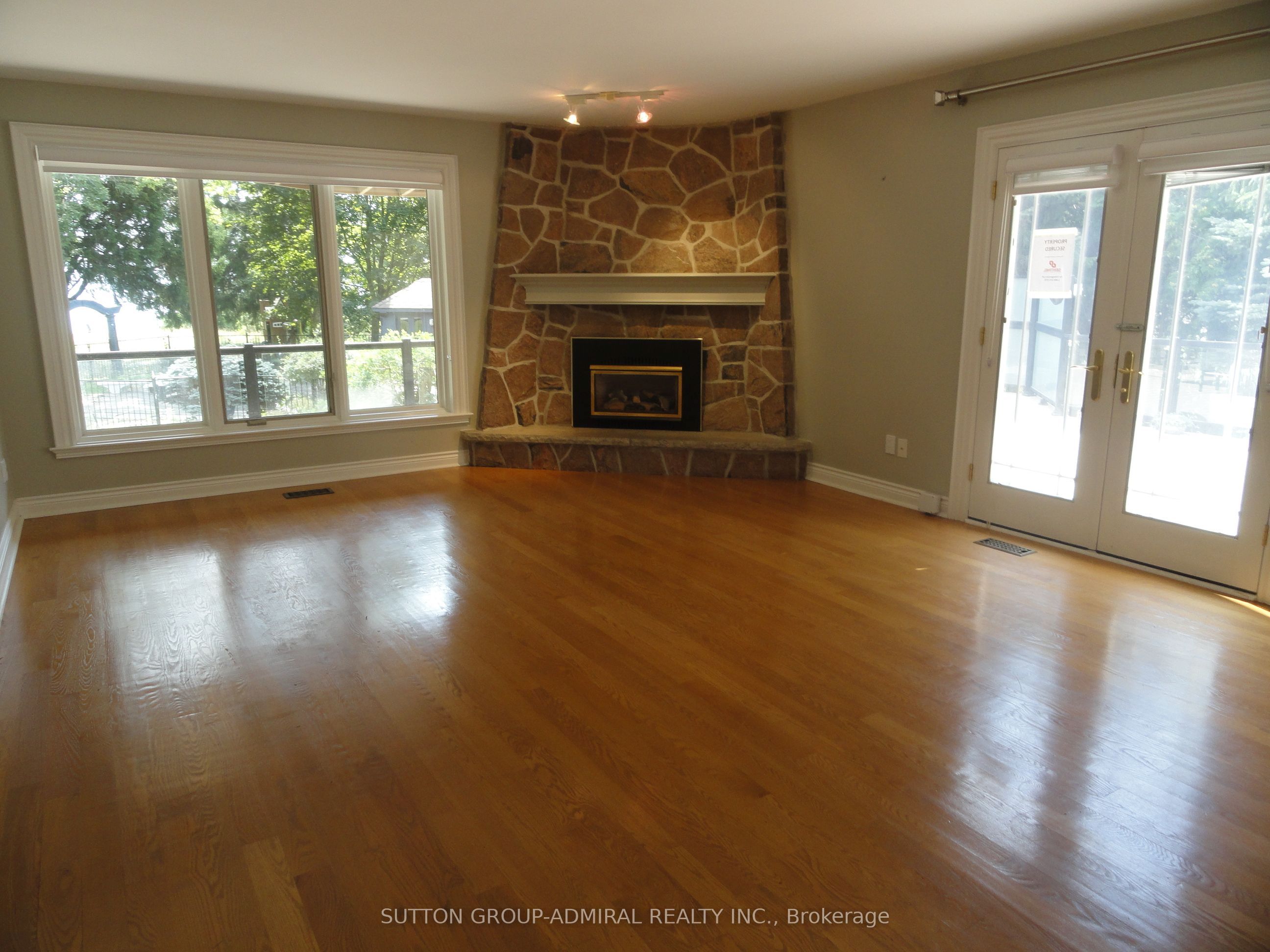 48 Meadowcliffe Drive Property Photo 13