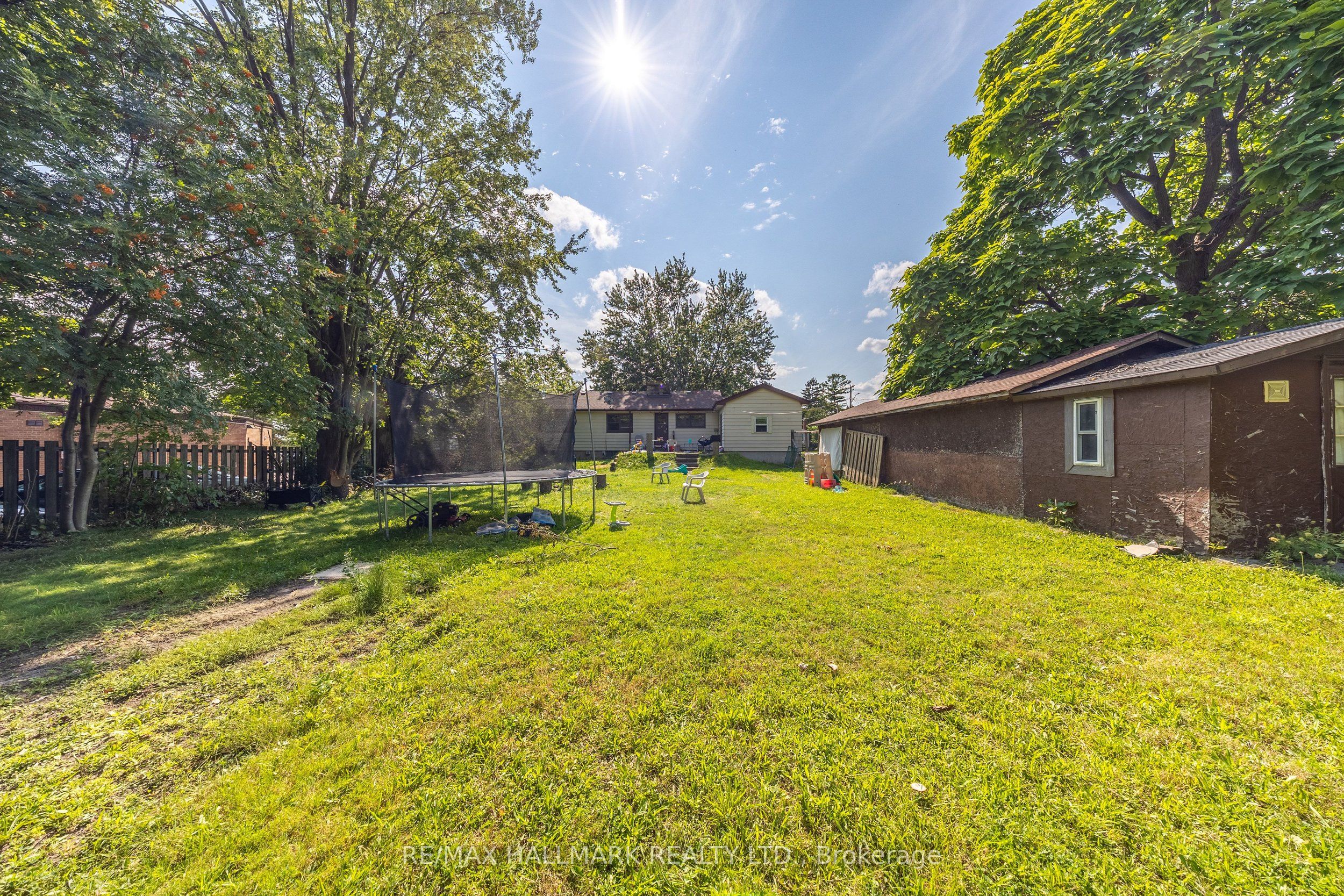 1911 Glenview Road Property Photo 3