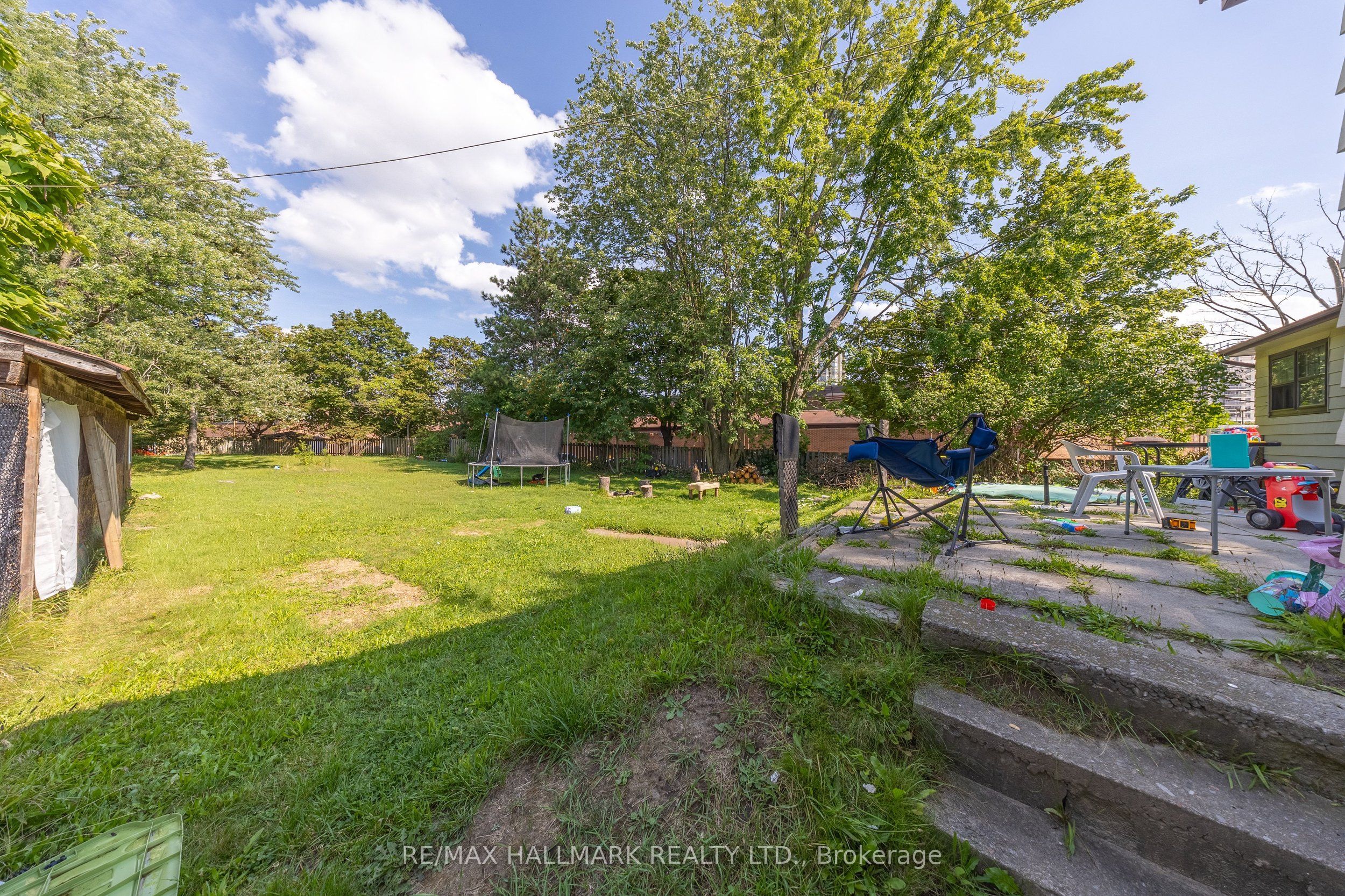 1911 Glenview Road Property Photo 4