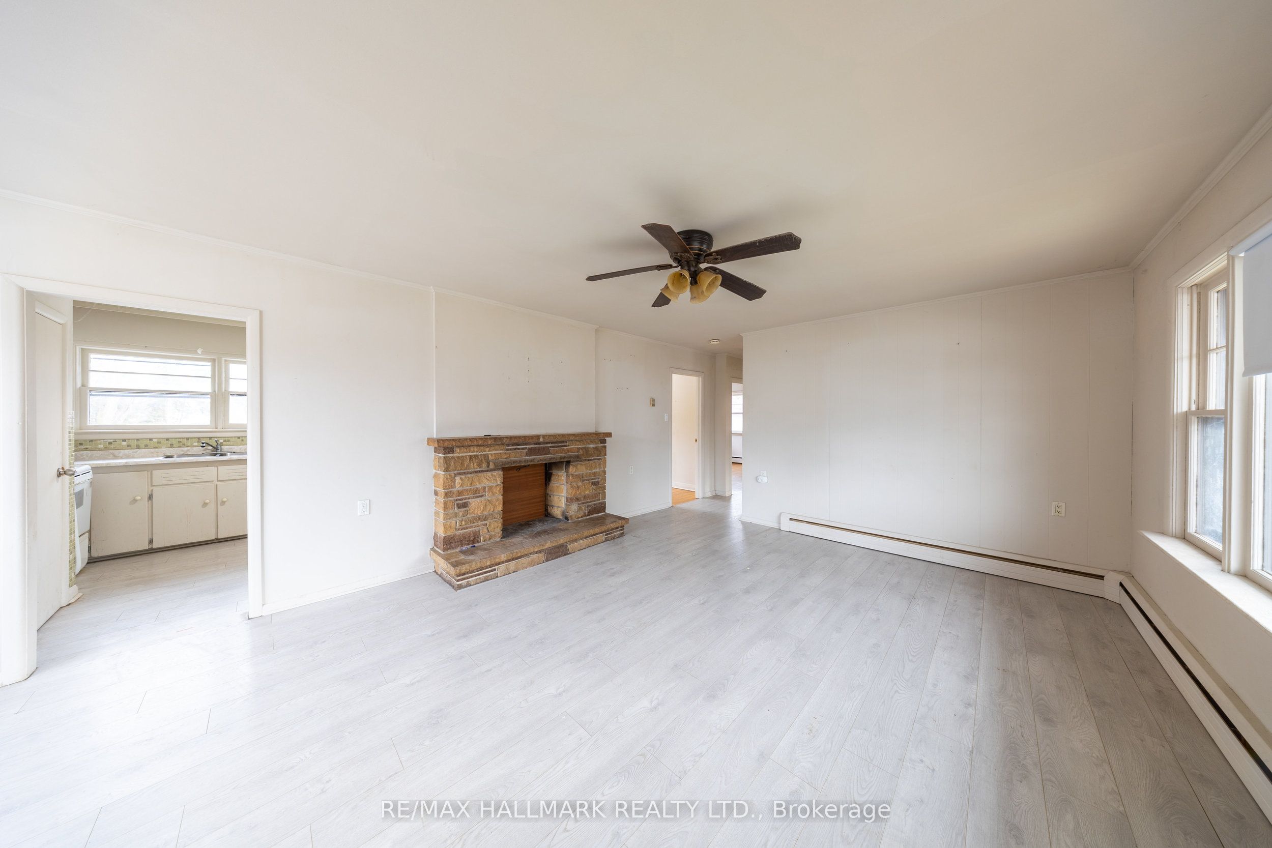 1911 Glenview Road Property Photo 6