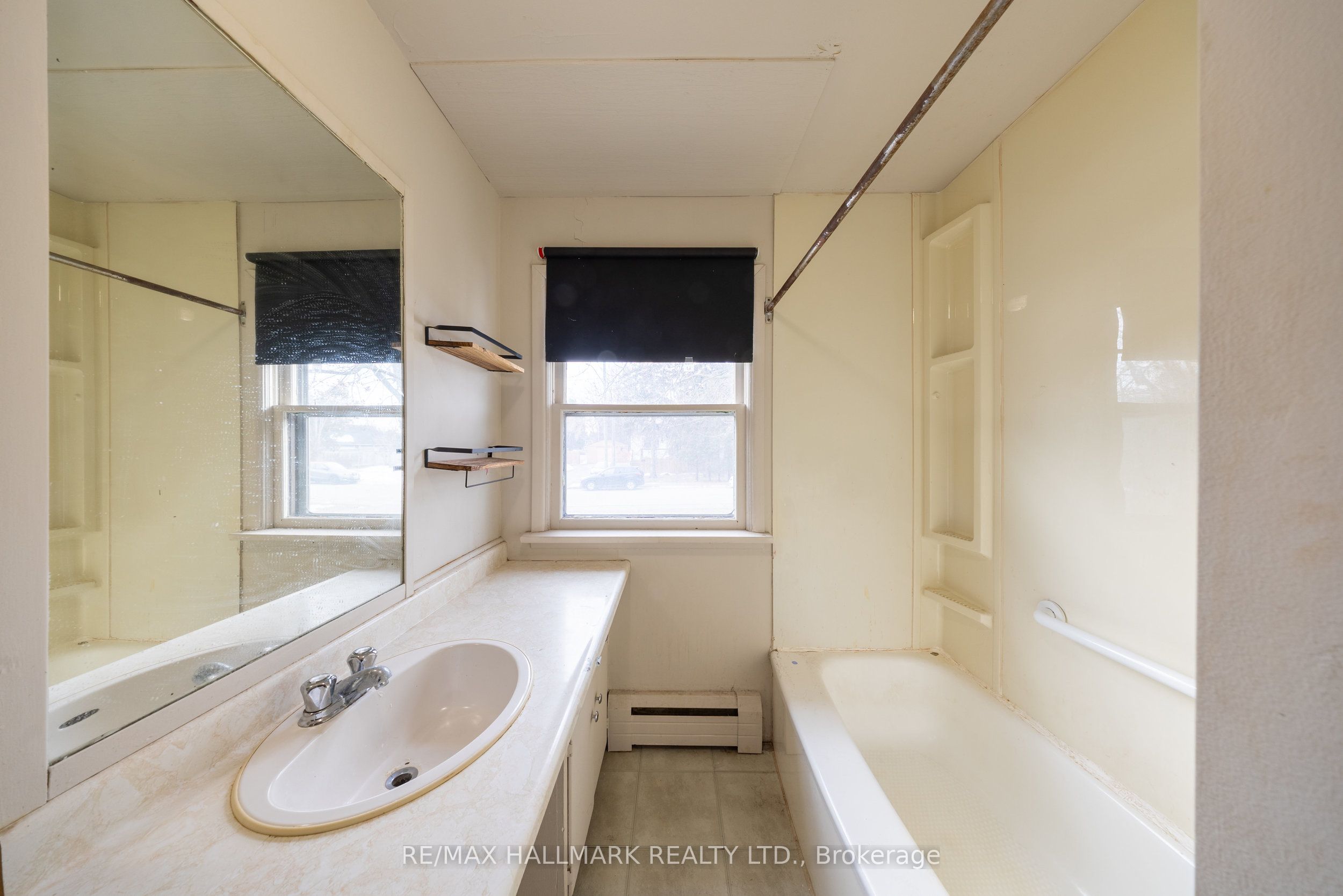 1911 Glenview Road Property Photo 10