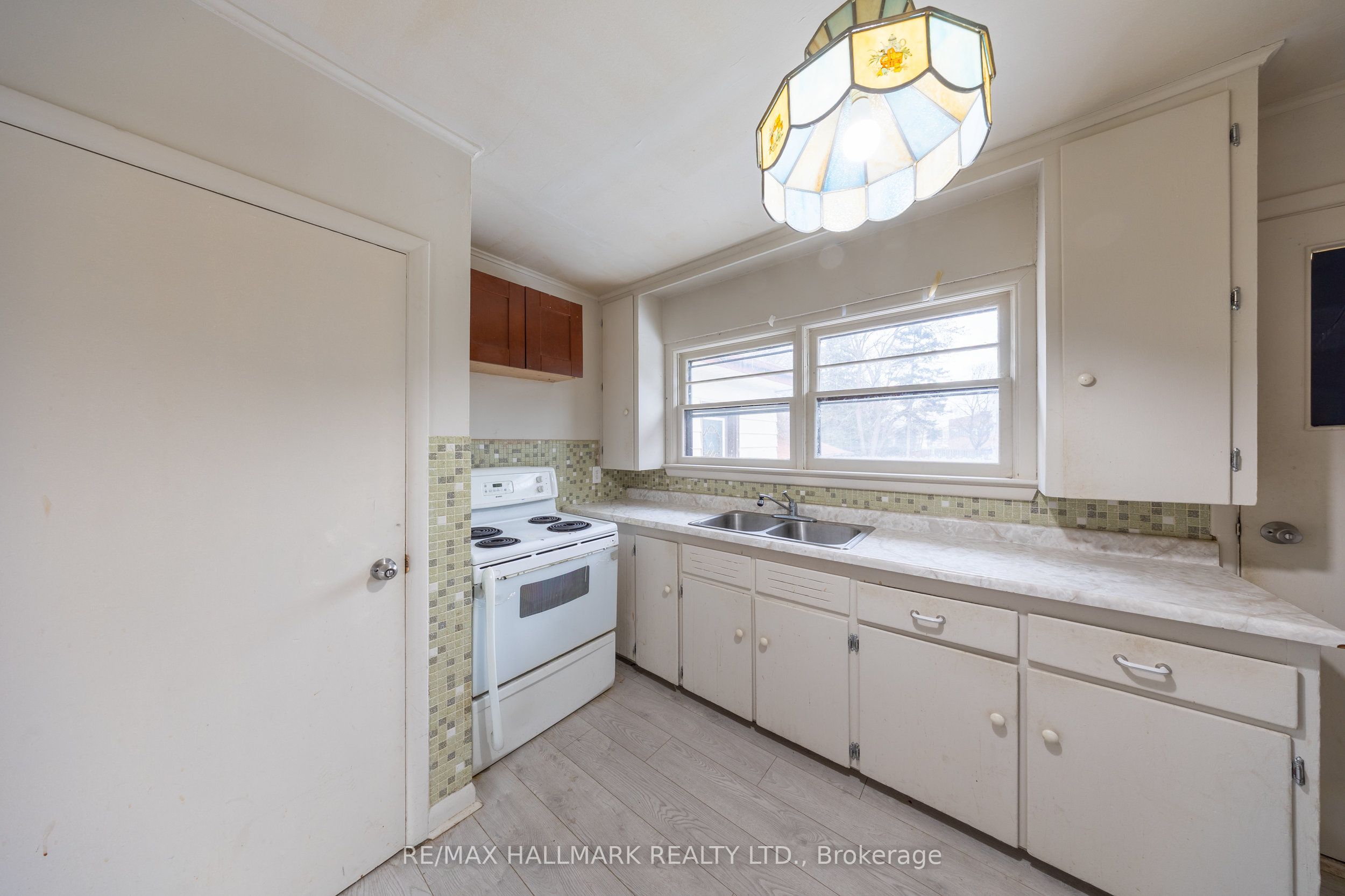 1911 Glenview Road Property Photo 15