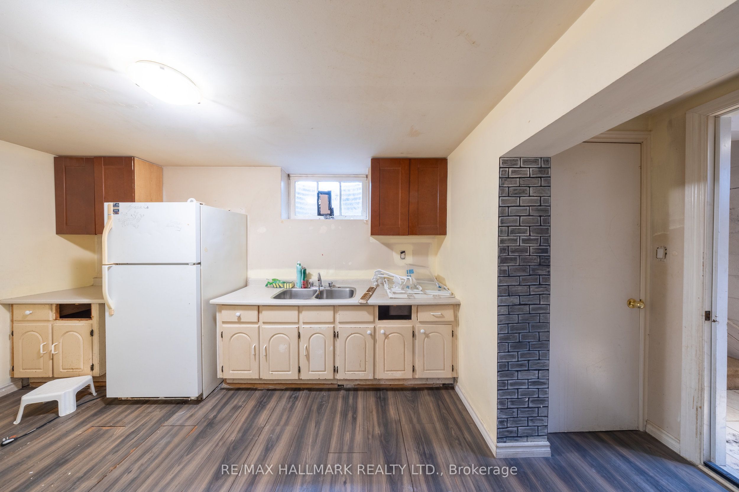 1911 Glenview Road Property Photo 23