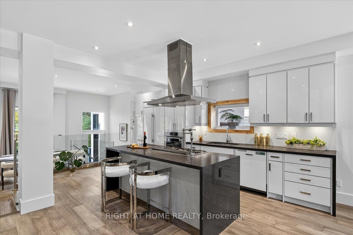 64 Larwood Boulevard Property Photo 11