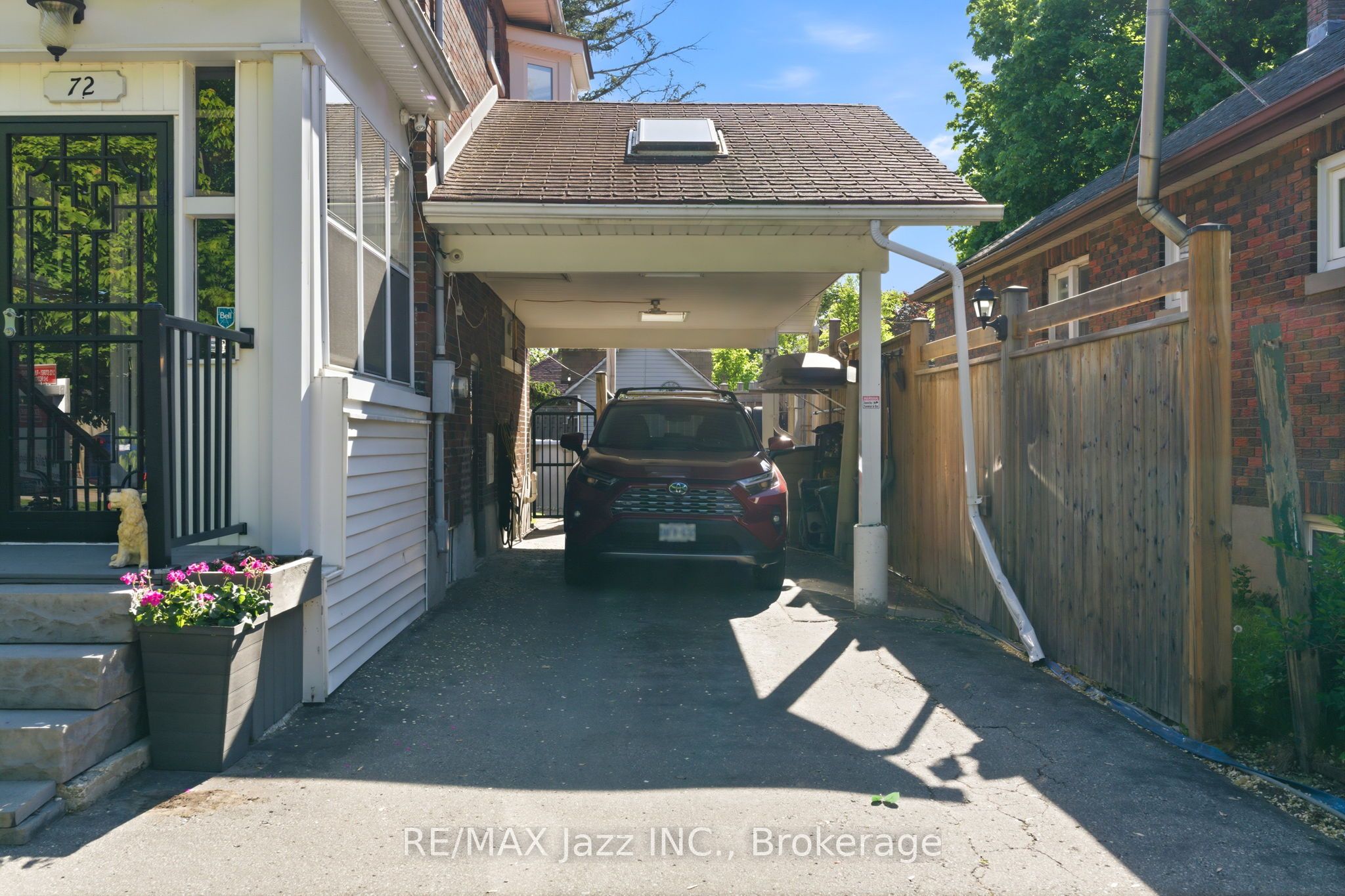 72 Cadillac Avenue S Property Photo 6