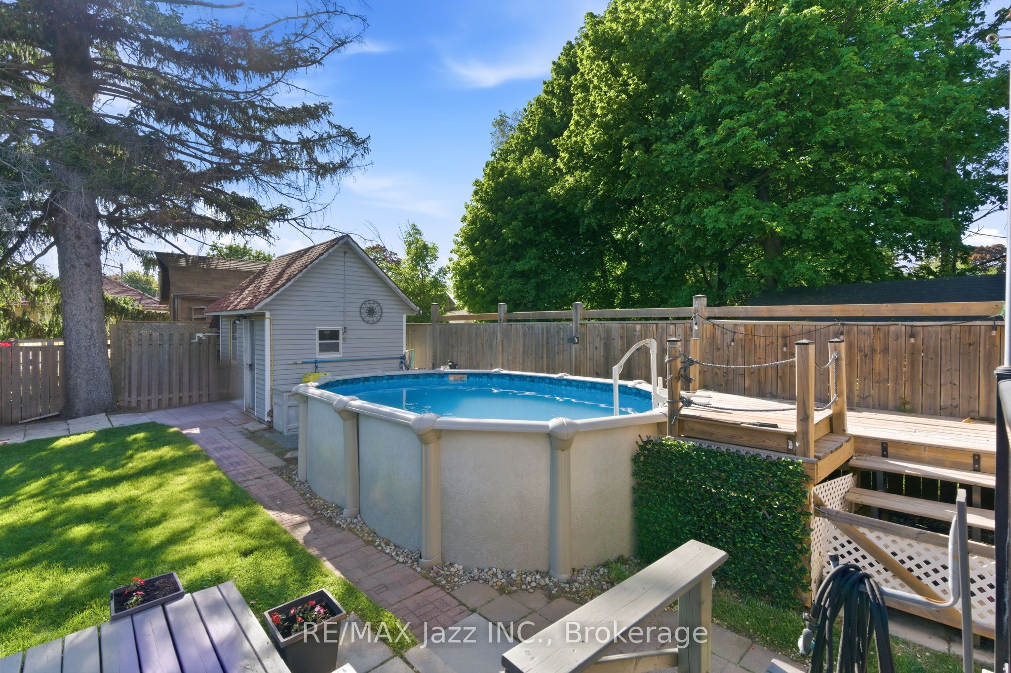 72 Cadillac Avenue S Property Photo 44
