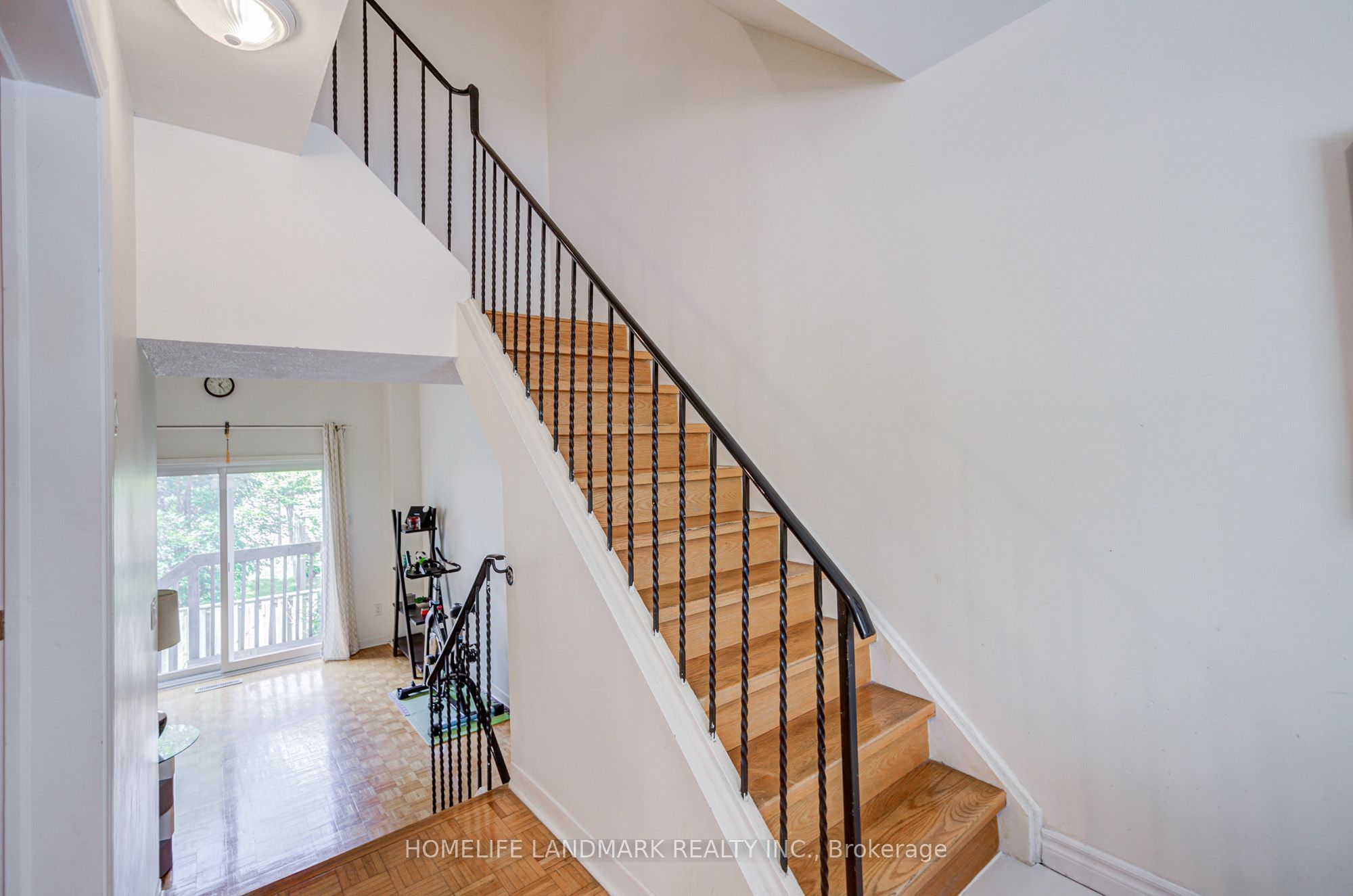 6 Thunder Grove Property Photo 15