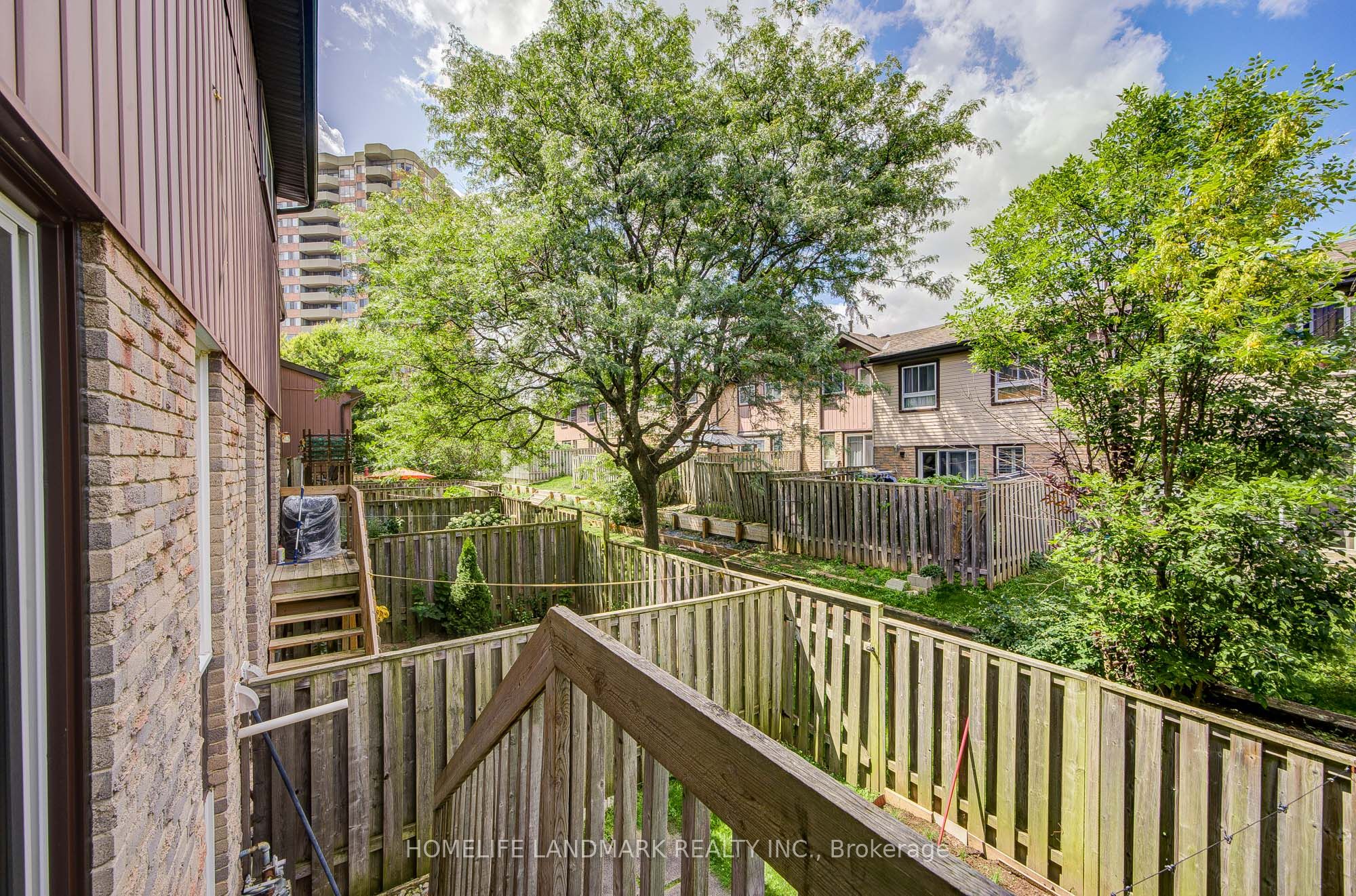 6 Thunder Grove Property Photo 39