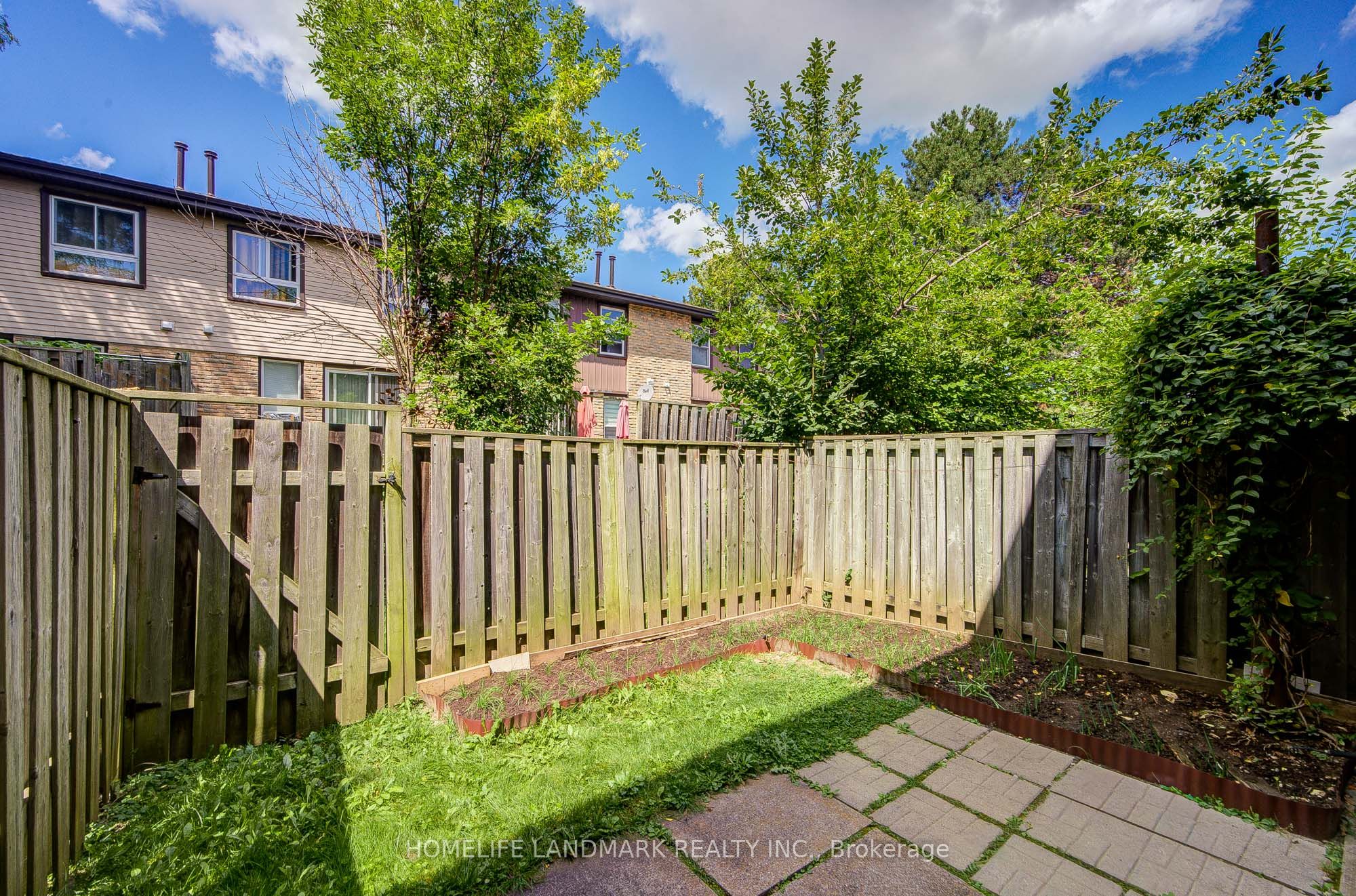 6 Thunder Grove Property Photo 42